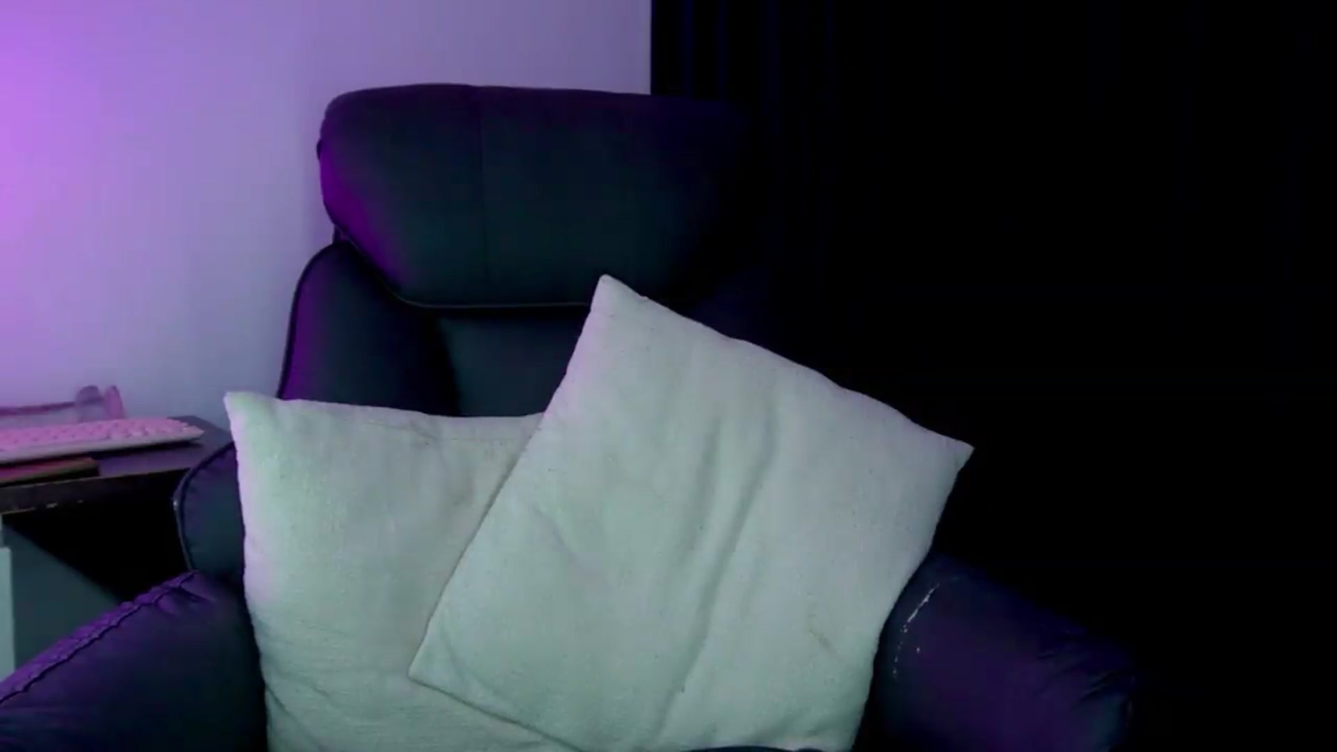 Gallery image thumbnail from Heeykitty's myfreecams stream on, 08/15/2026, 04:48 image 16 of 20