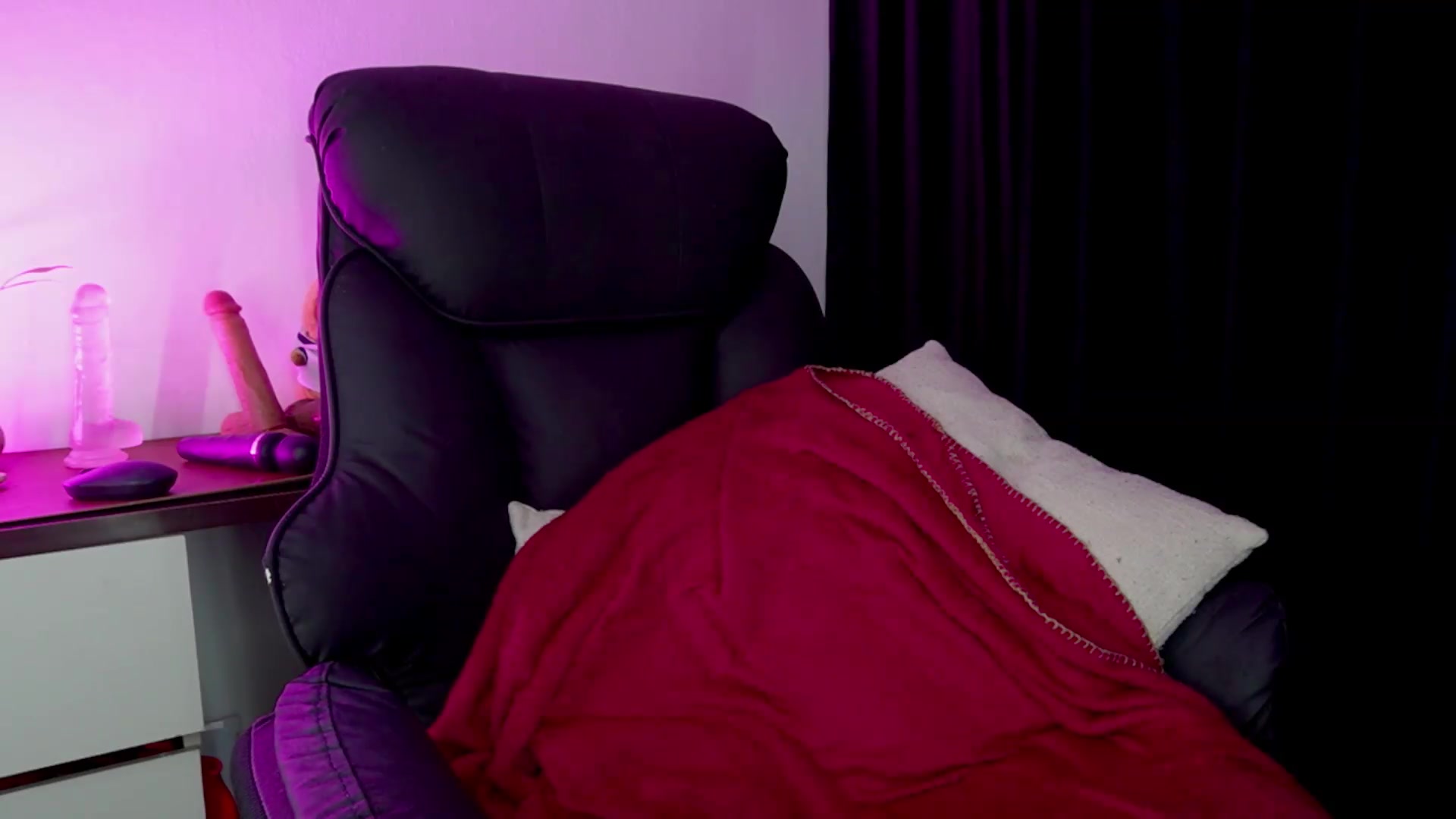 Gallery image thumbnail from Heeykitty's myfreecams stream on, 08/27/2026, 04:43 image 18 of 20