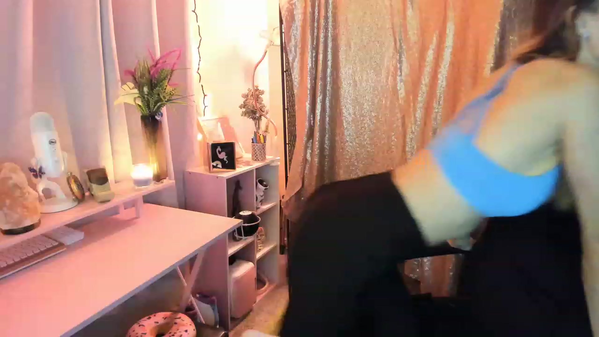 Gallery image thumbnail from HeidiKlumsy's myfreecams stream on, 05/18/2023, 03:19 image 18 of 20