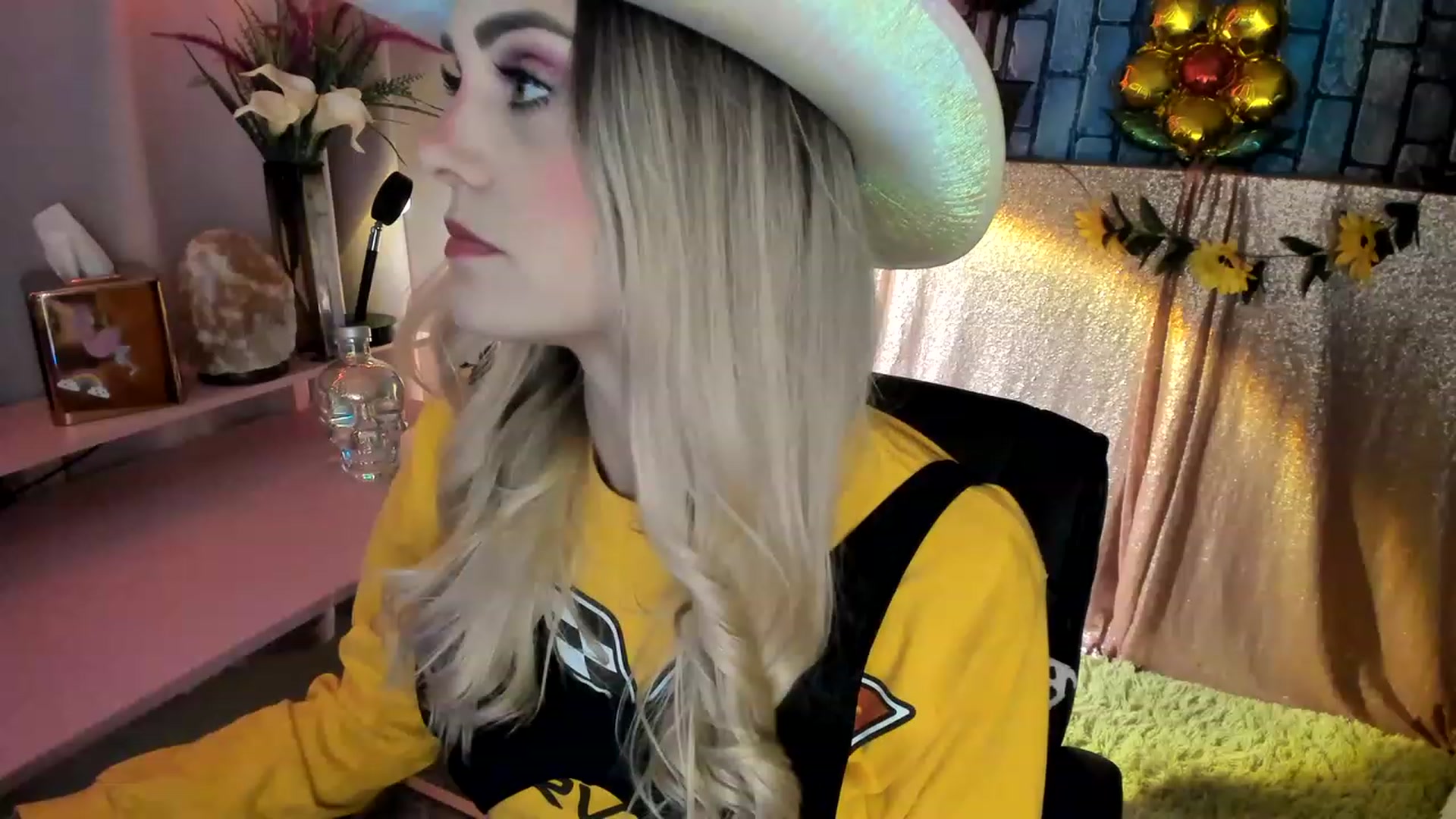 Gallery image thumbnail from HeidiKlumsy's myfreecams stream on, 06/01/2023, 06:13 image 1 of 20
