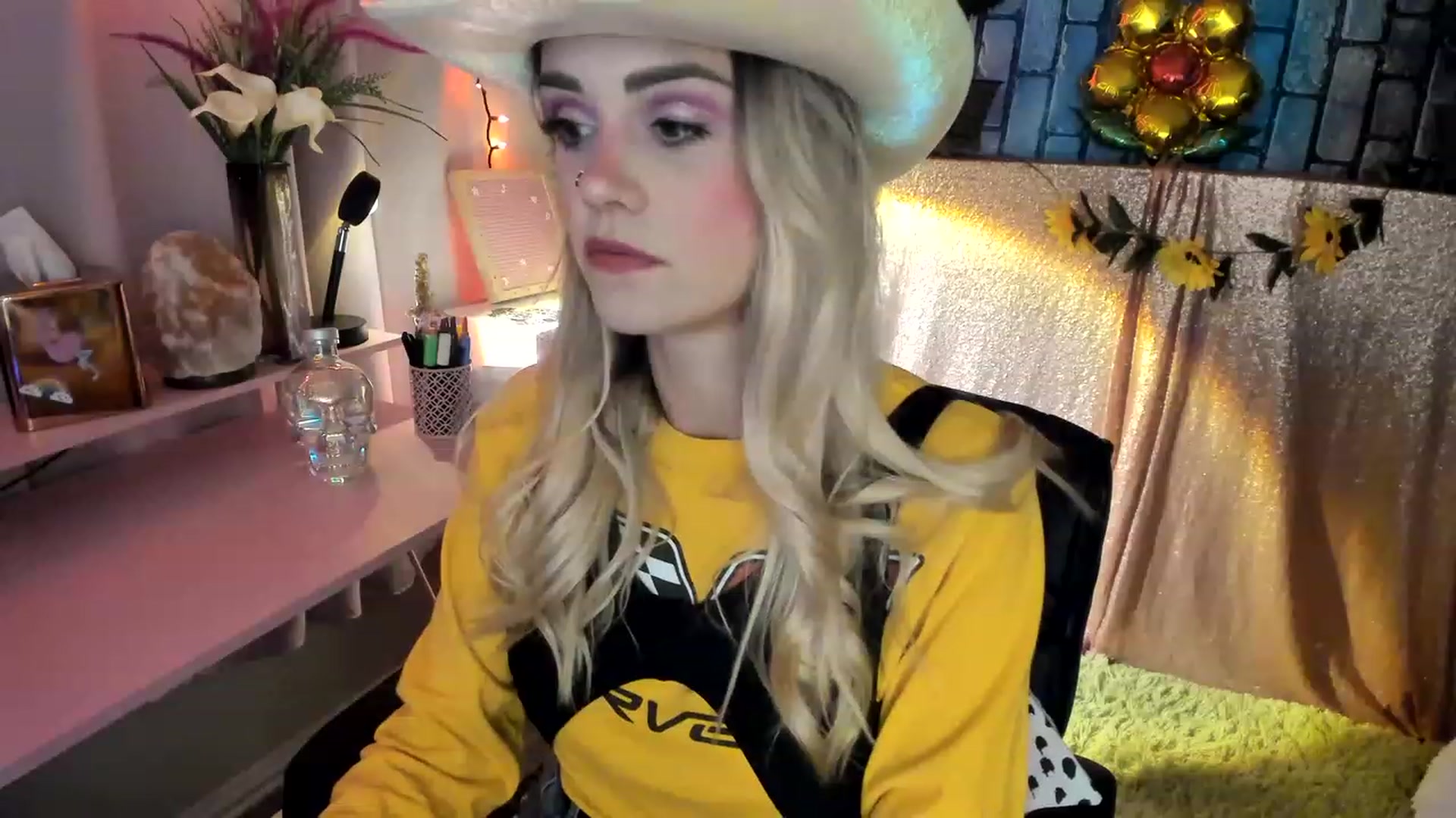 Gallery image thumbnail from HeidiKlumsy's myfreecams stream on, 06/01/2023, 06:13 image 3 of 20