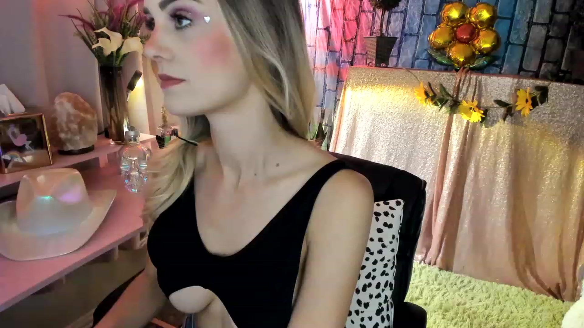 Gallery image thumbnail from HeidiKlumsy's myfreecams stream on, 06/01/2023, 06:13 image 19 of 20