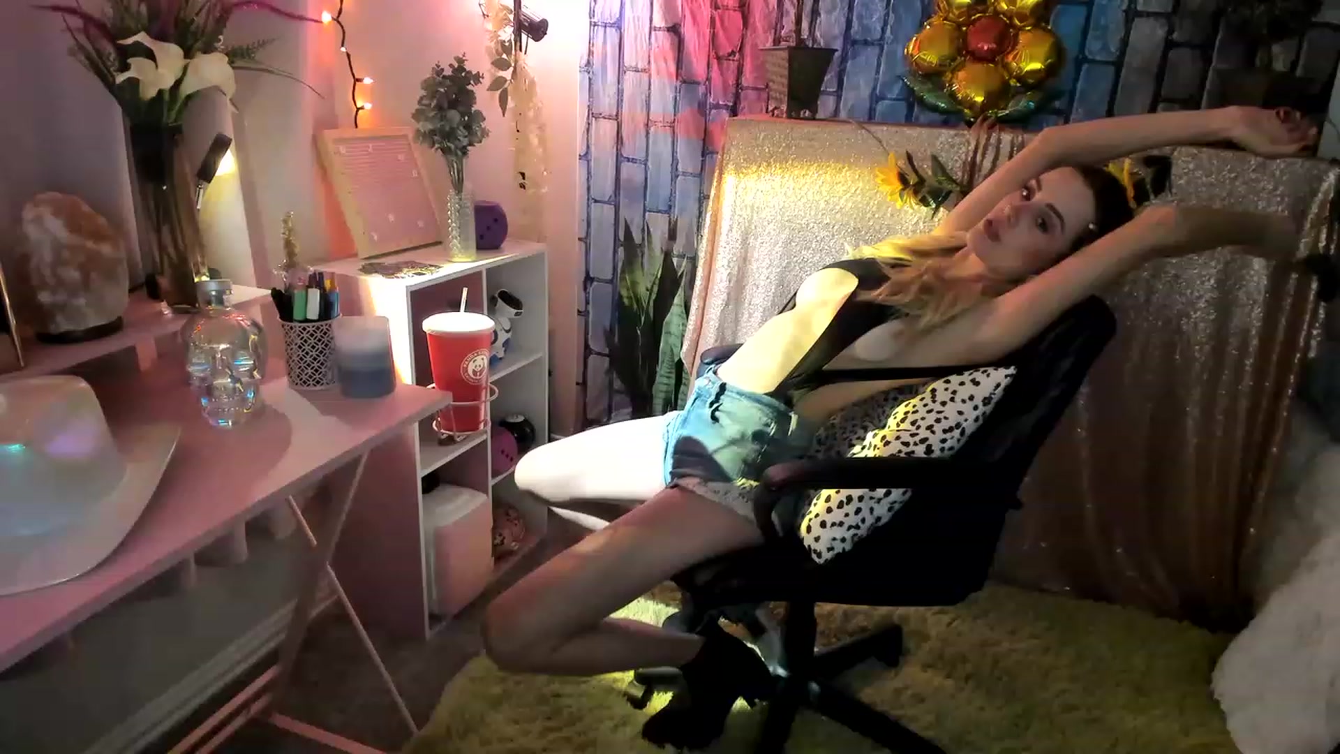 Gallery image thumbnail from HeidiKlumsy's myfreecams stream on, 06/01/2023, 06:13 image 18 of 20