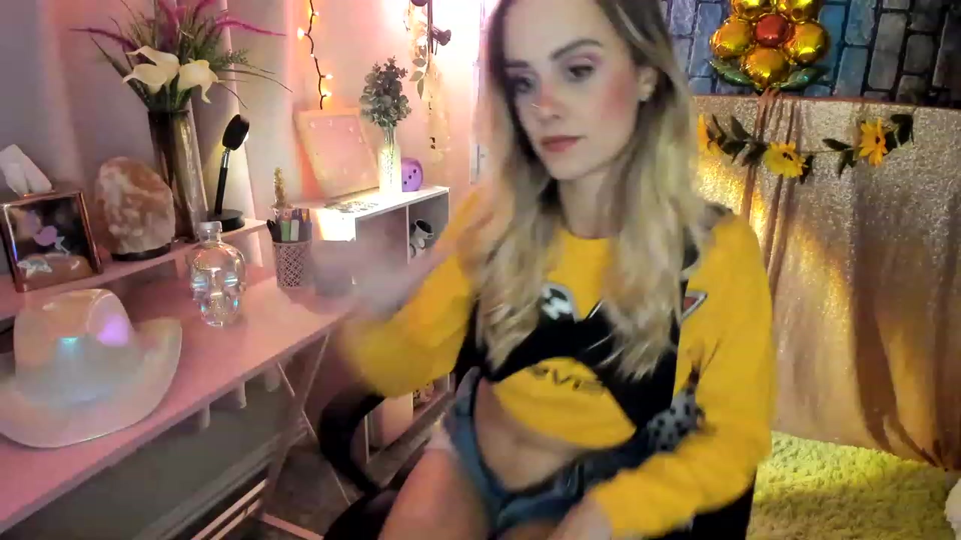 Gallery image thumbnail from HeidiKlumsy's myfreecams stream on, 06/01/2023, 06:13 image 7 of 20