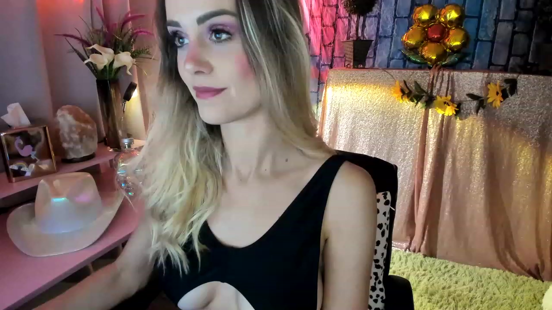 Gallery image thumbnail from HeidiKlumsy's myfreecams stream on, 06/01/2023, 06:46 image 2 of 20