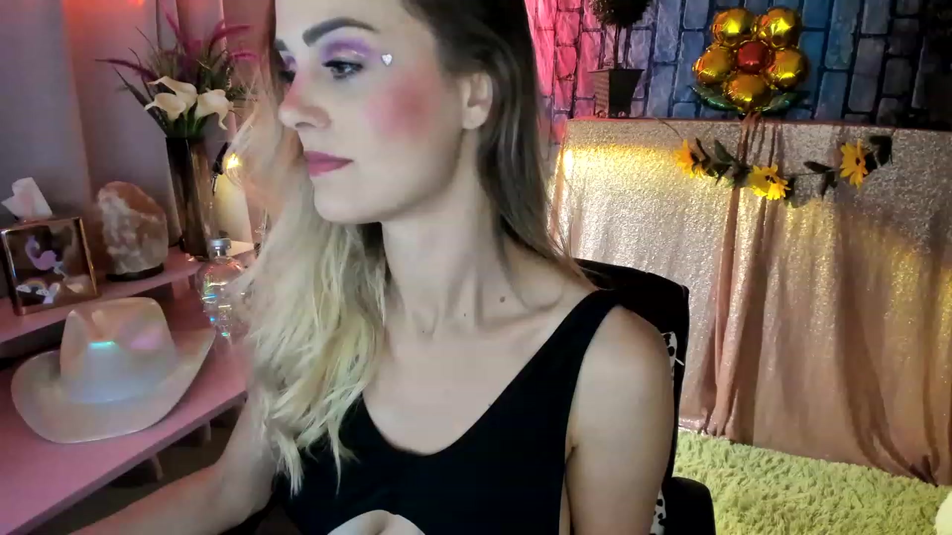 Gallery image thumbnail from HeidiKlumsy's myfreecams stream on, 06/01/2023, 06:46 image 3 of 20