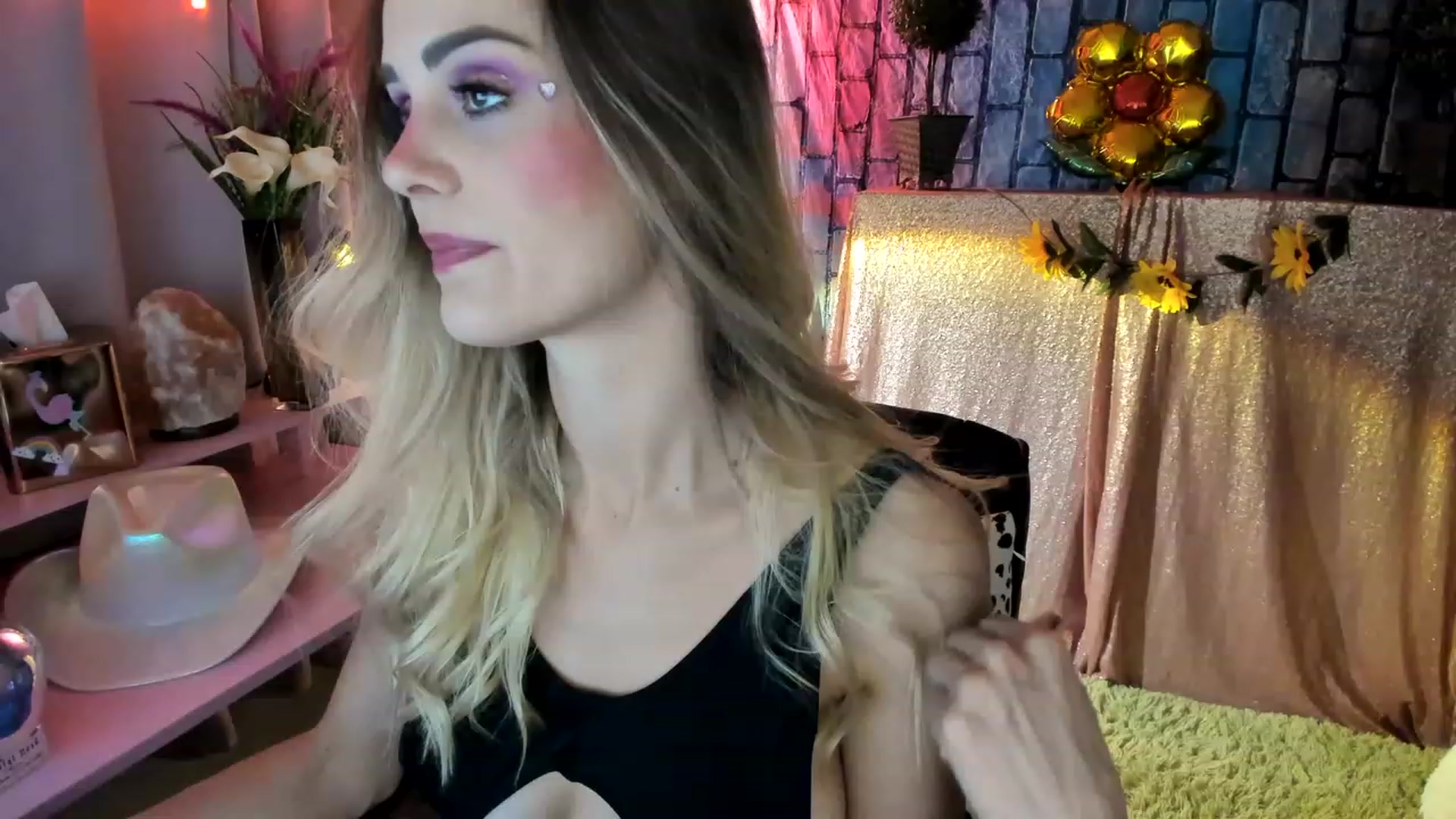 Gallery image thumbnail from HeidiKlumsy's myfreecams stream on, 06/01/2023, 06:46 image 5 of 20