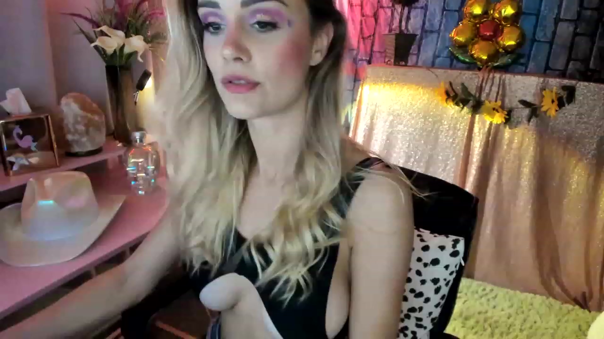 Gallery image thumbnail from HeidiKlumsy's myfreecams stream on, 06/01/2023, 06:46 image 13 of 20