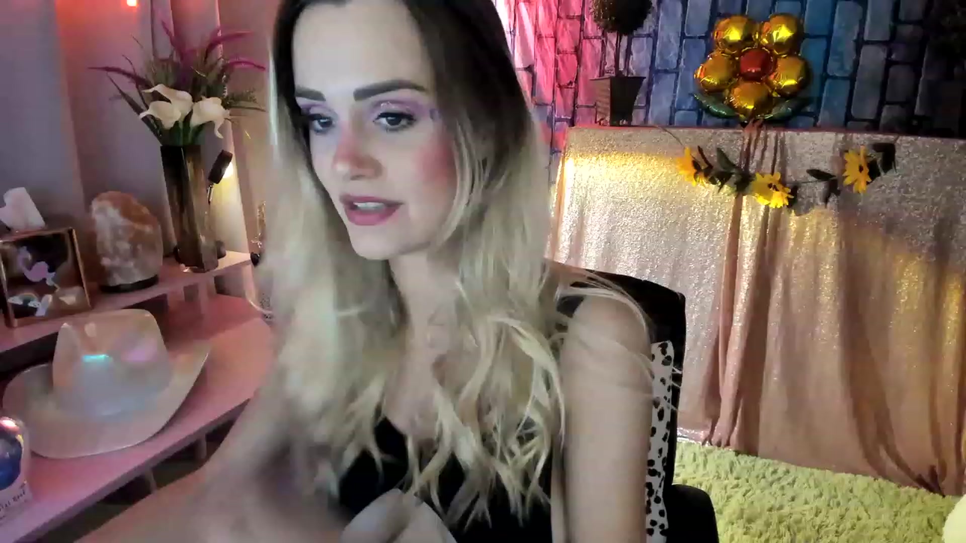 Gallery image thumbnail from HeidiKlumsy's myfreecams stream on, 06/01/2023, 06:46 image 6 of 20