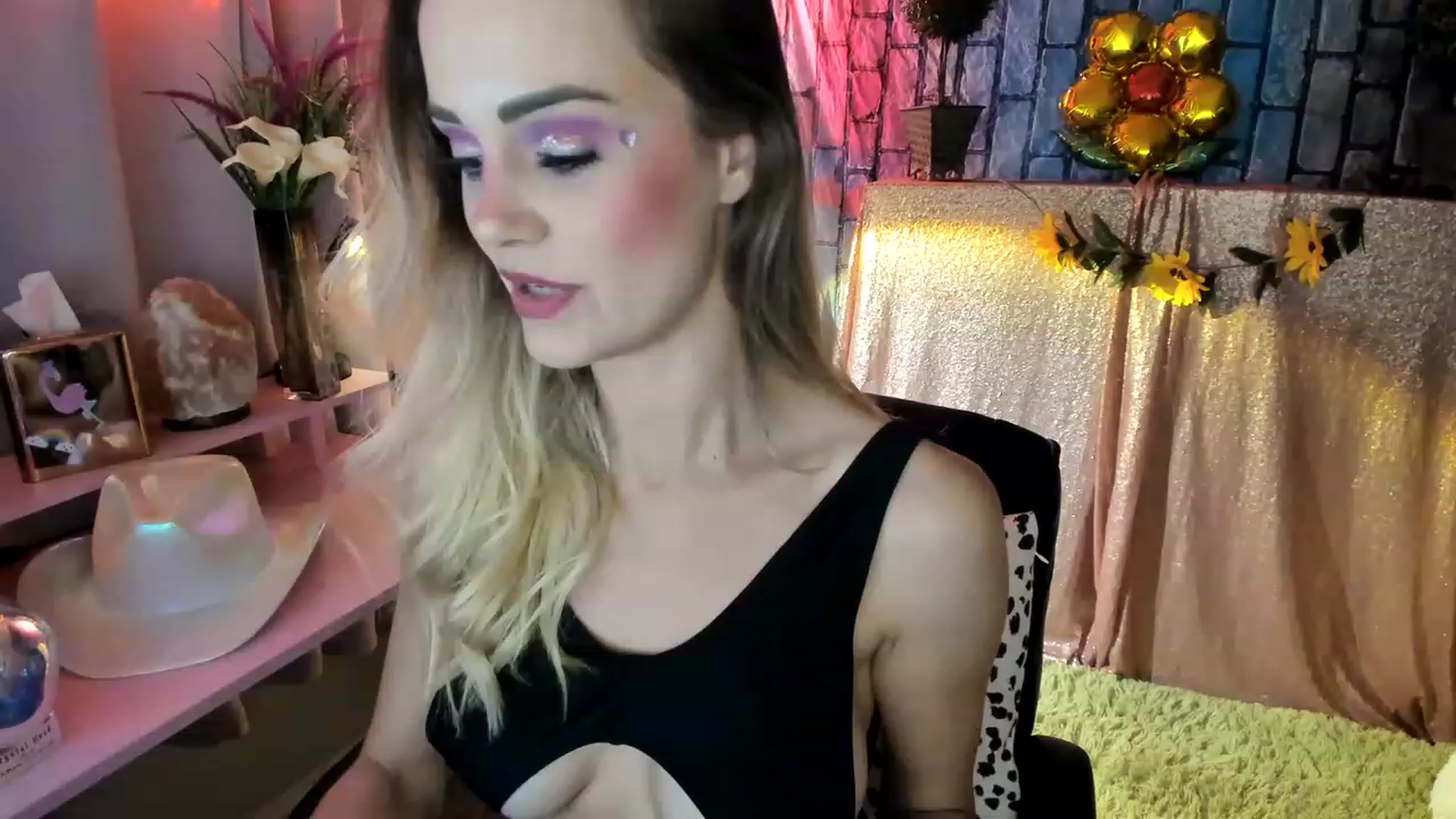 Gallery image thumbnail from HeidiKlumsy's myfreecams stream on, 06/01/2023, 06:46 image 4 of 20