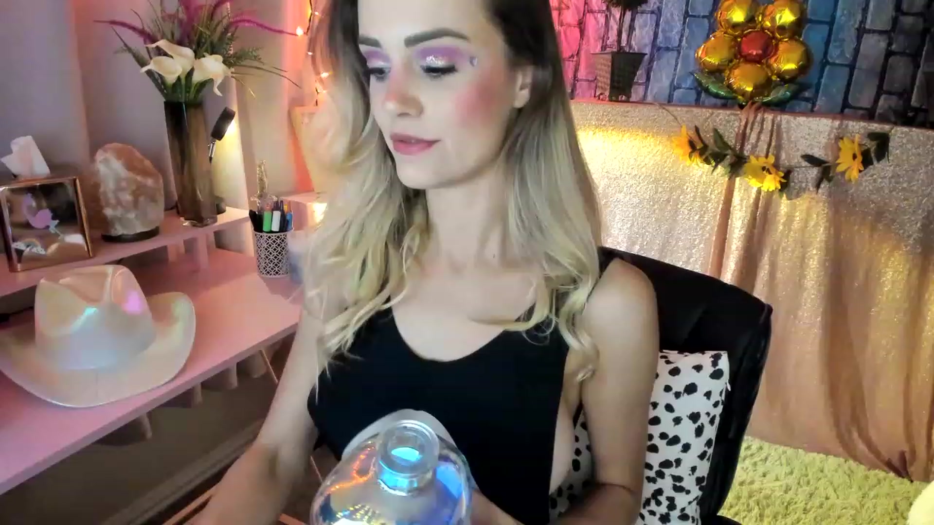 Gallery image thumbnail from HeidiKlumsy's myfreecams stream on, 06/01/2023, 06:46 image 15 of 20