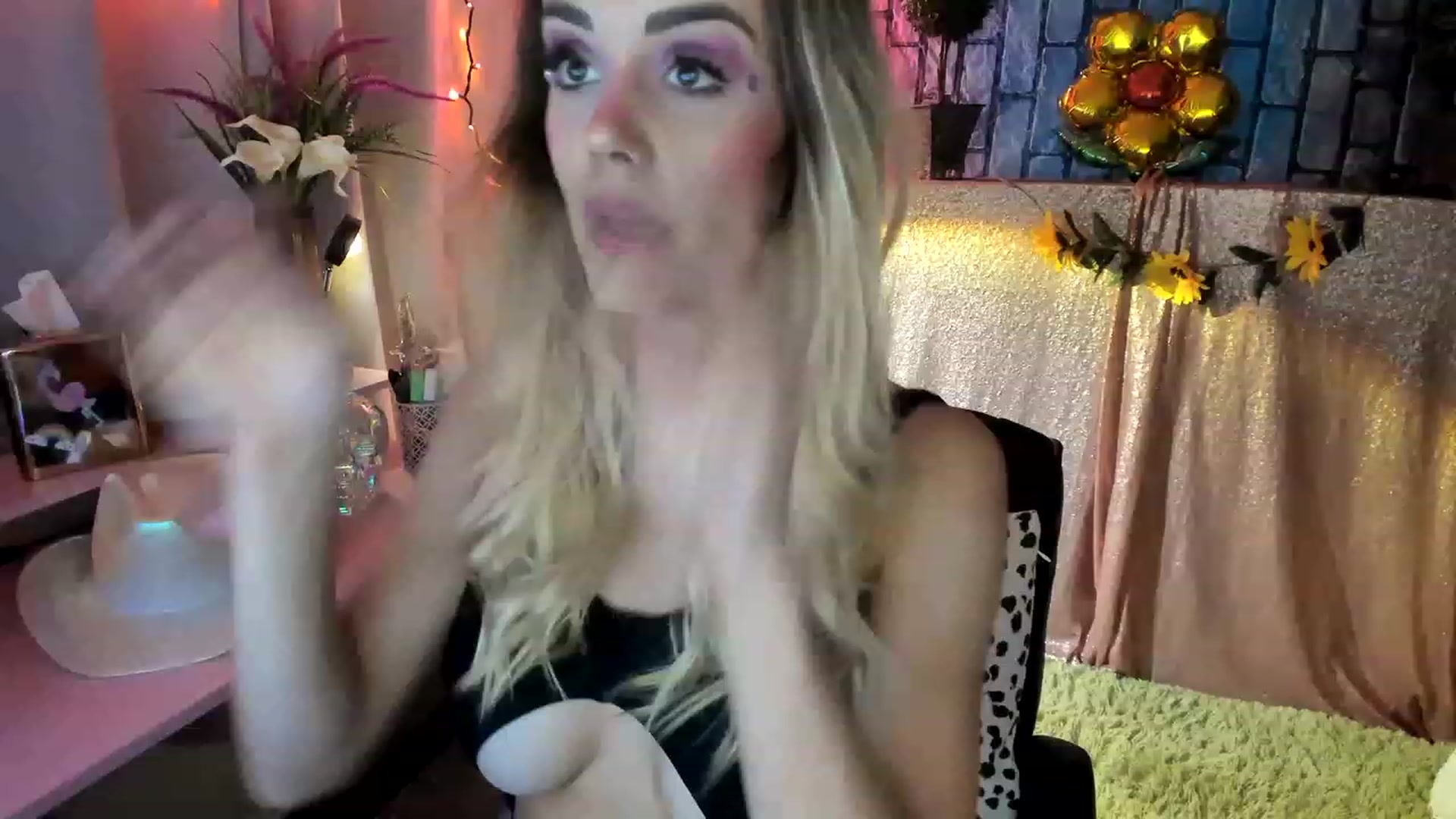 Gallery image thumbnail from HeidiKlumsy's myfreecams stream on, 06/01/2023, 06:46 image 1 of 20