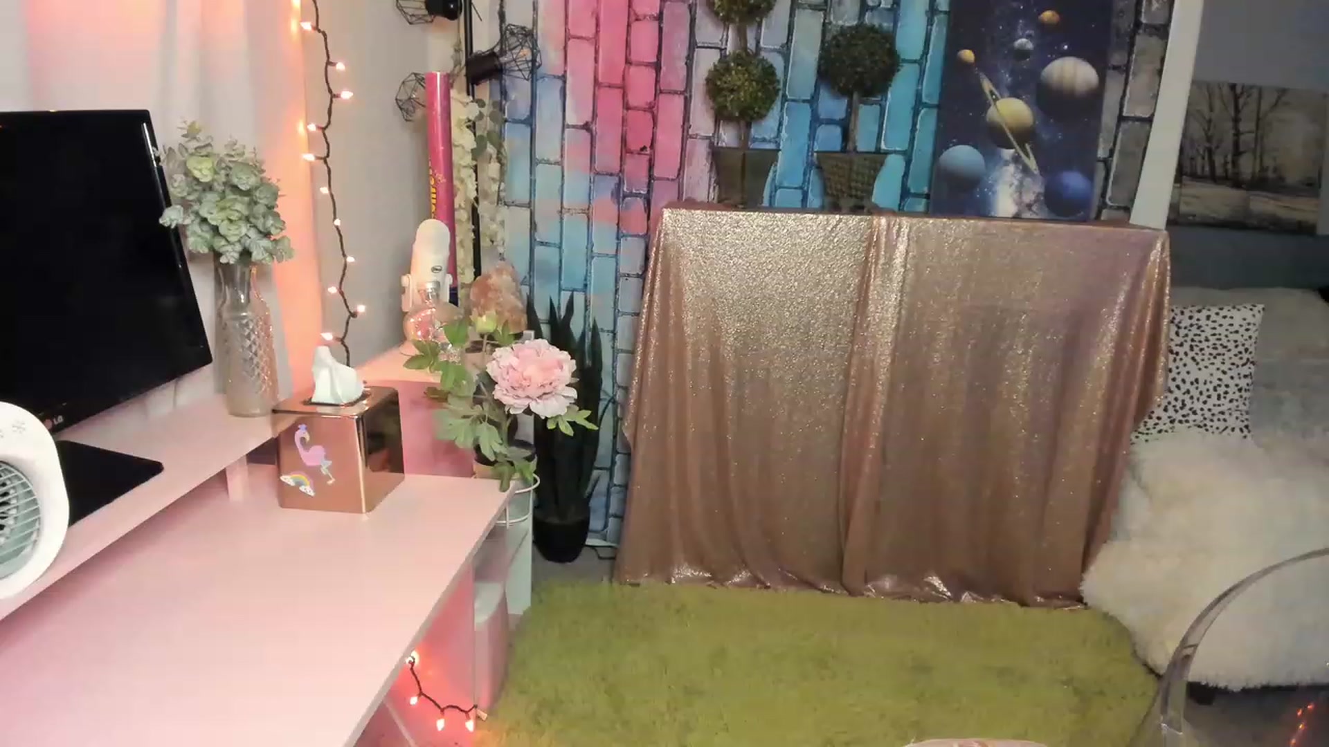 Gallery image thumbnail from HeidiKlumsy's myfreecams stream on, 06/29/2023, 07:31 image 14 of 20