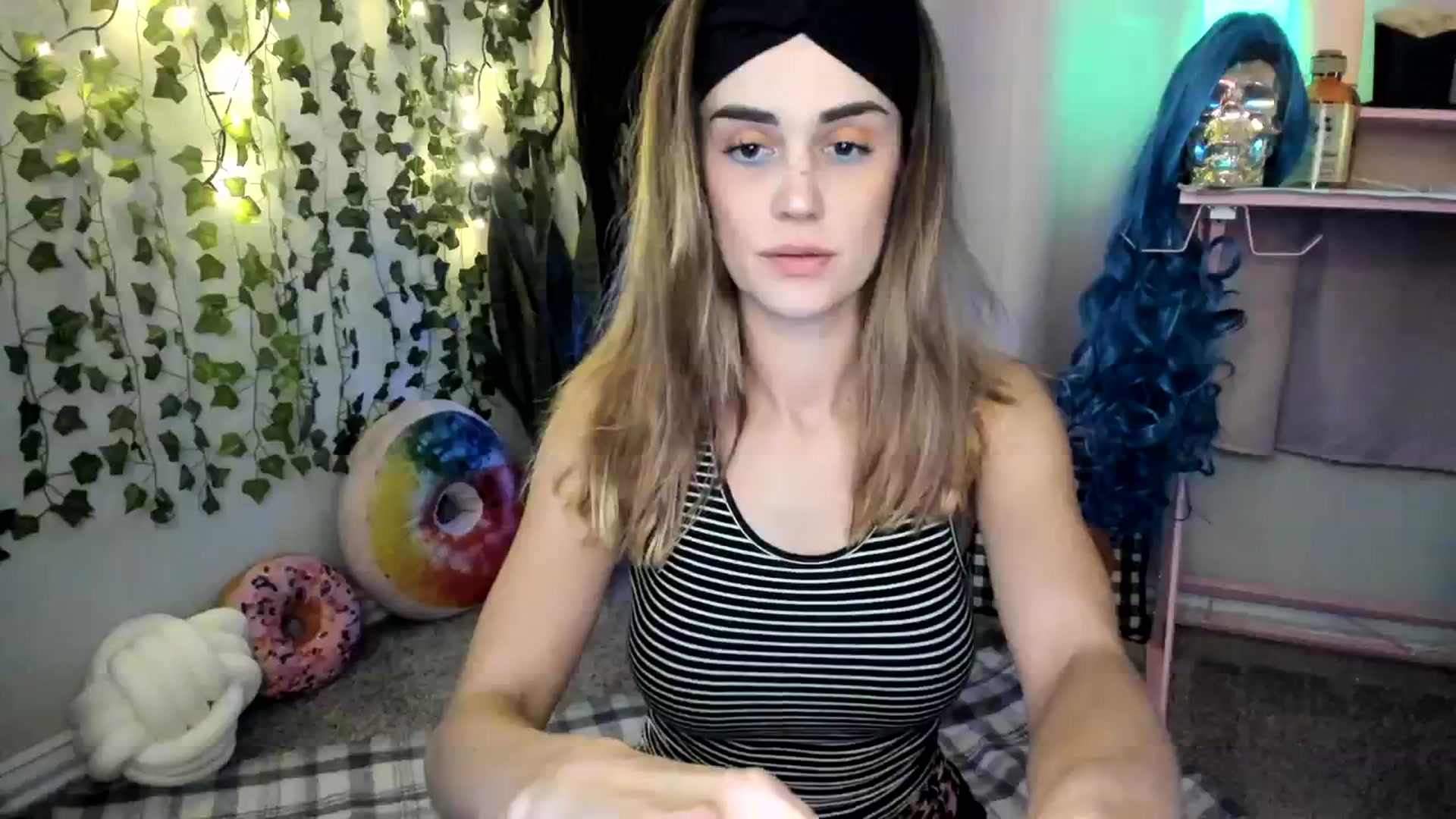Gallery image thumbnail from HeidiKlumsy's myfreecams stream on, 10/03/2023, 08:09 image 19 of 20