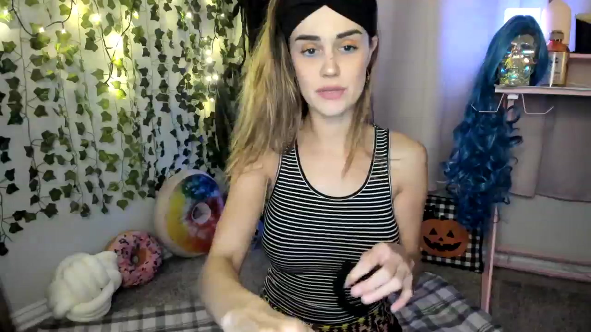 Gallery image thumbnail from HeidiKlumsy's myfreecams stream on, 10/03/2023, 08:09 image 13 of 20