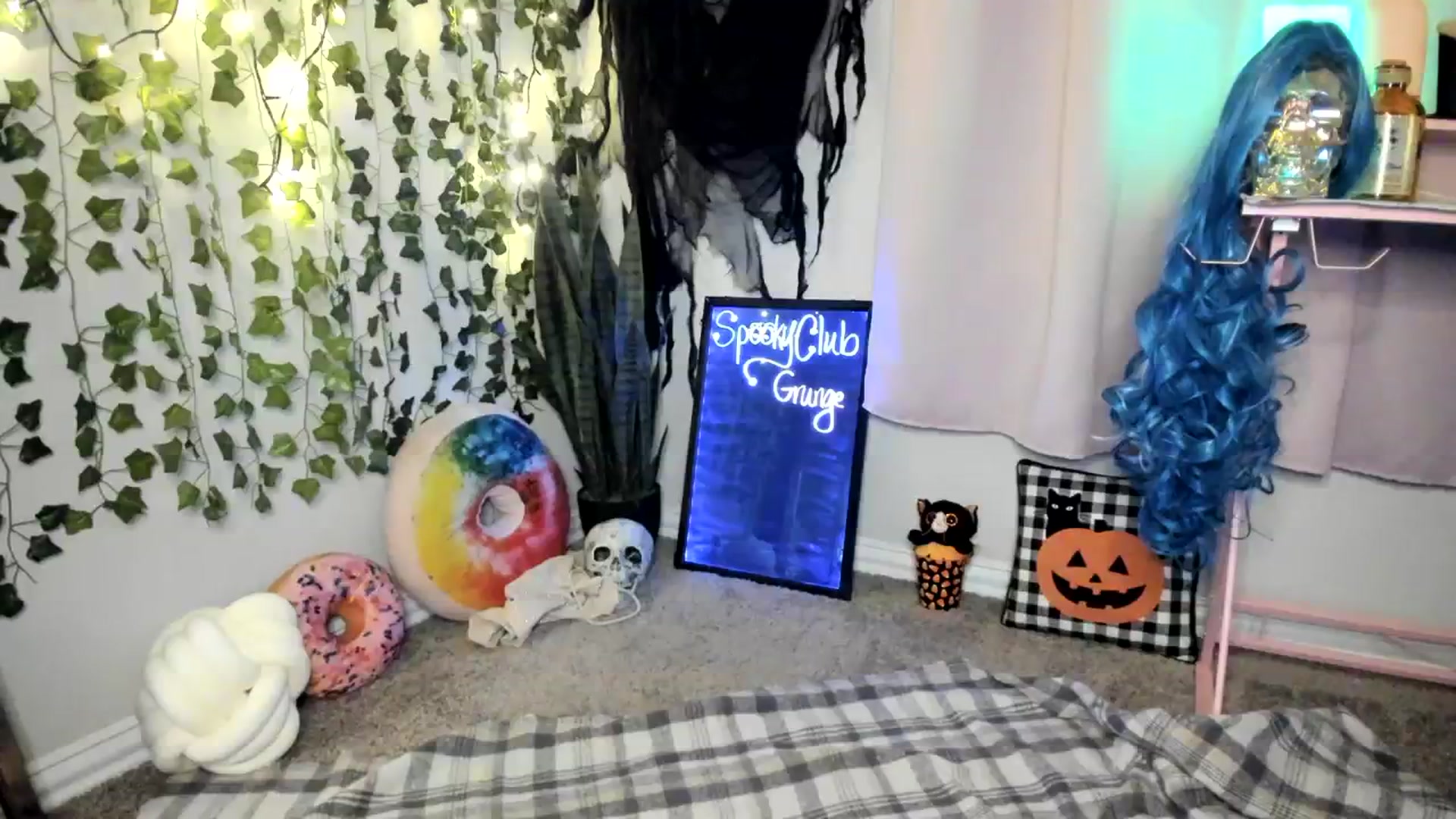 Gallery image thumbnail from HeidiKlumsy's myfreecams stream on, 10/03/2023, 08:09 image 2 of 20