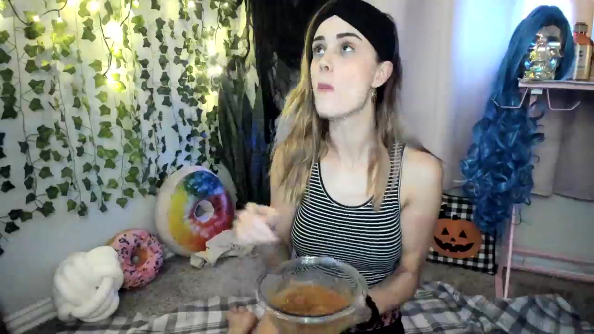 Gallery image thumbnail from HeidiKlumsy's myfreecams stream on, 10/03/2023, 08:09 image 5 of 20