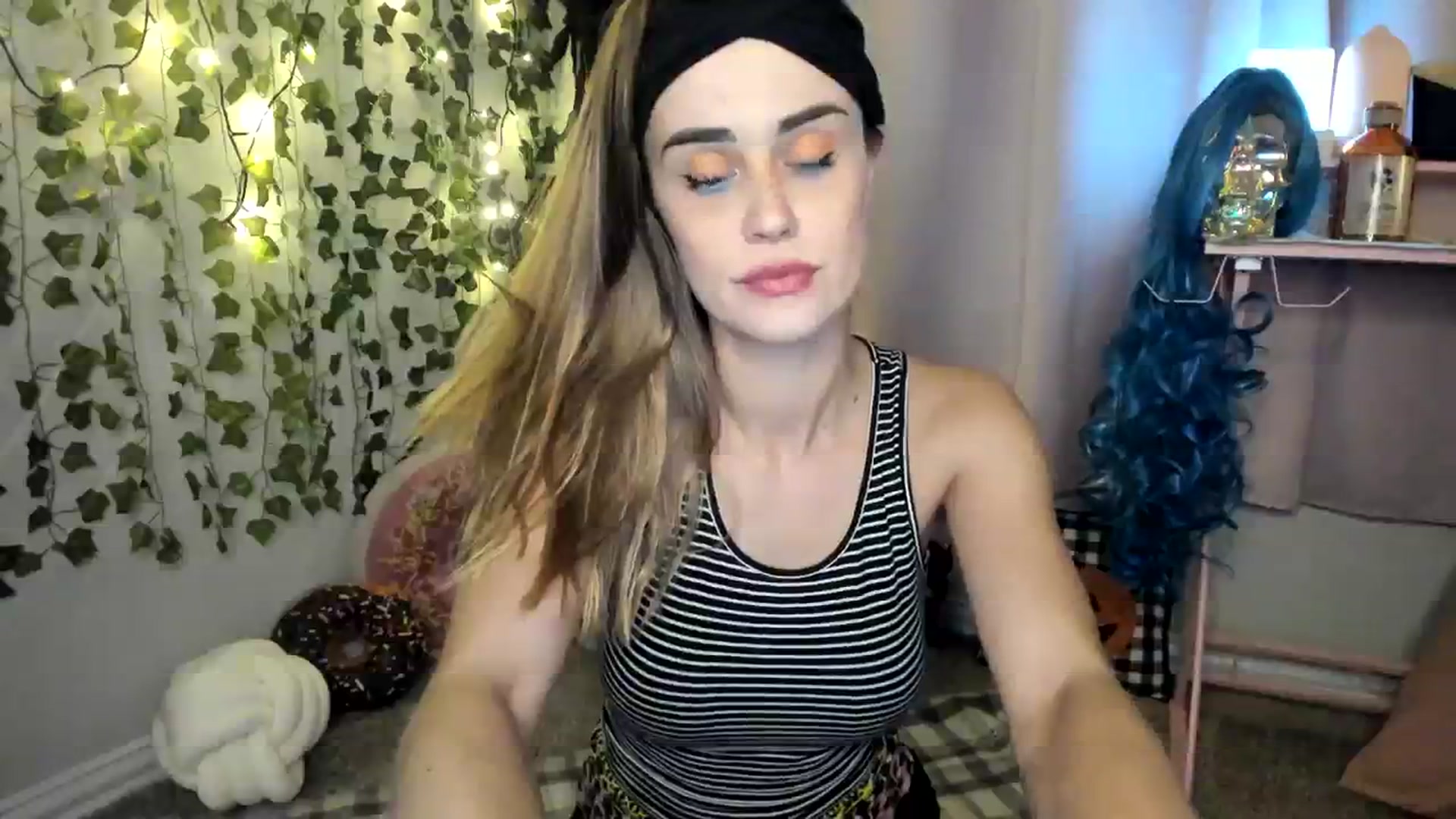 Gallery image thumbnail from HeidiKlumsy's myfreecams stream on, 10/03/2023, 10:01 image 15 of 20
