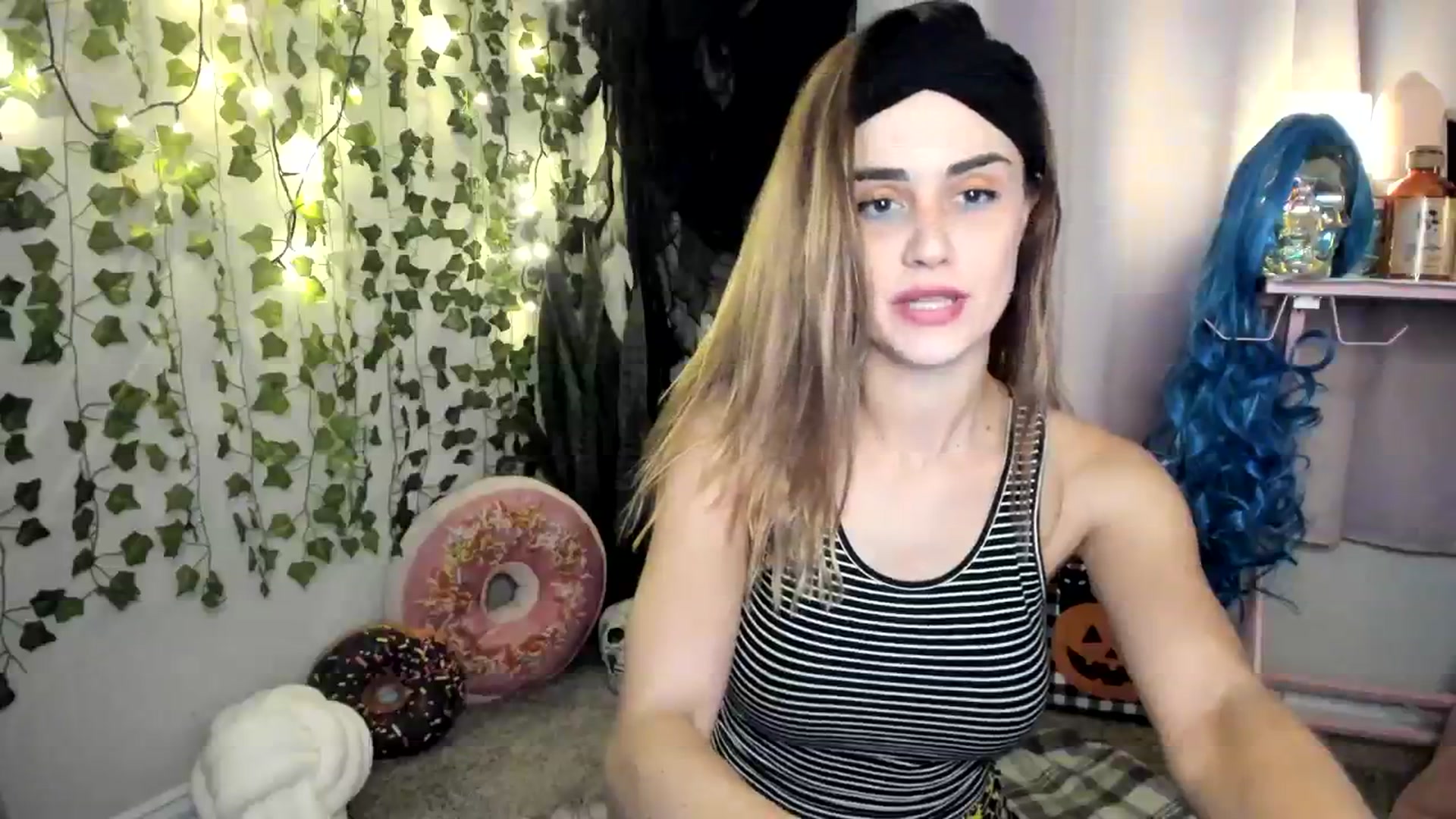 Gallery image thumbnail from HeidiKlumsy's myfreecams stream on, 10/03/2023, 10:01 image 14 of 20