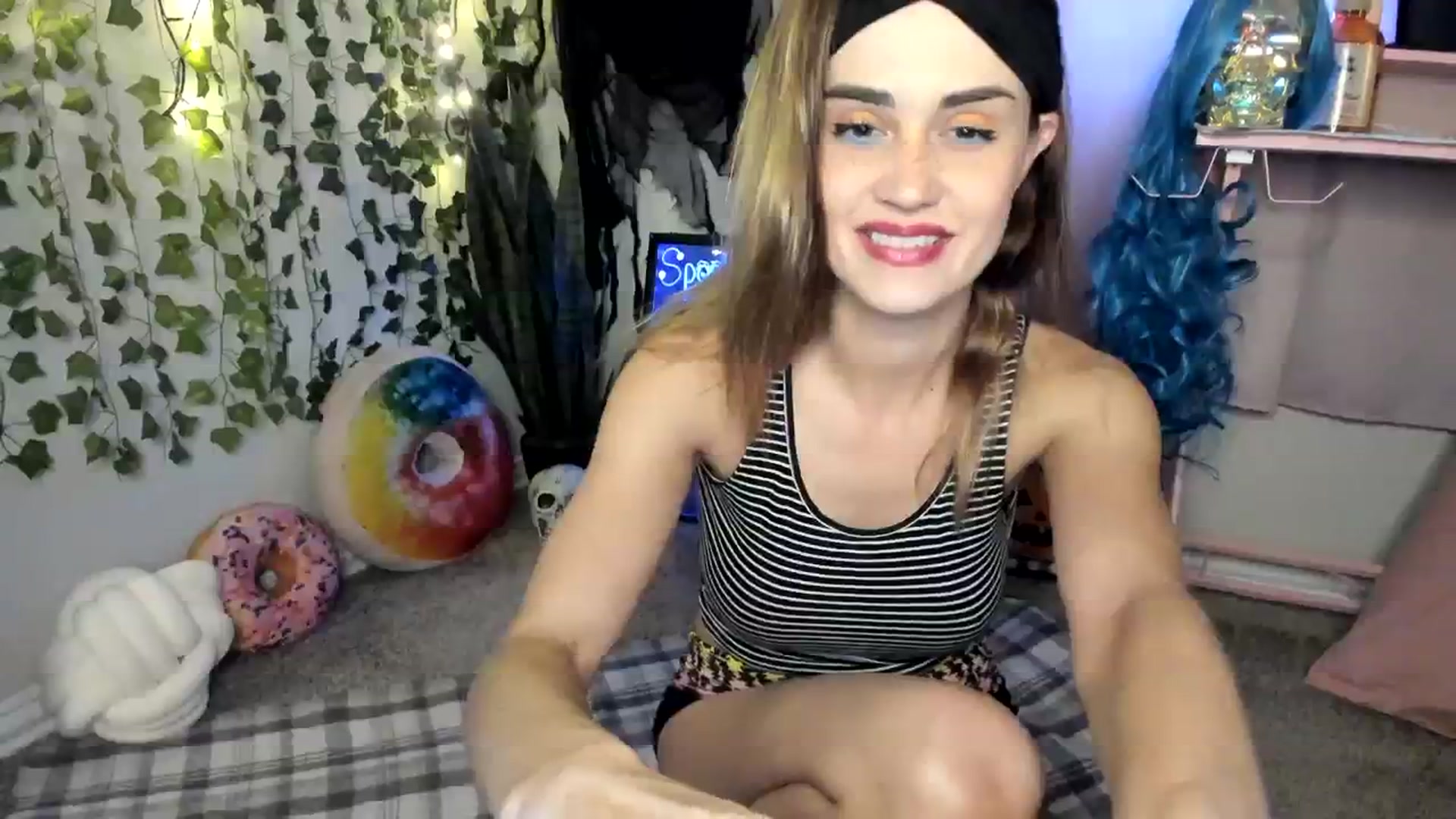 Gallery image thumbnail from HeidiKlumsy's myfreecams stream on, 10/03/2023, 10:01 image 3 of 20