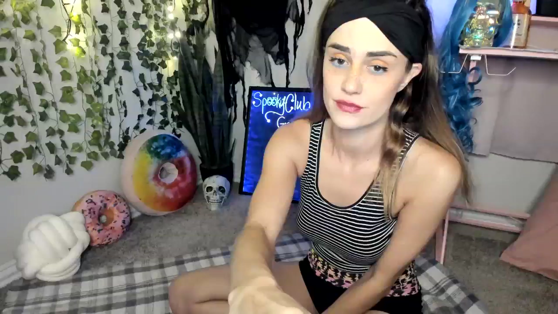 Gallery image thumbnail from HeidiKlumsy's myfreecams stream on, 10/03/2023, 10:01 image 2 of 20