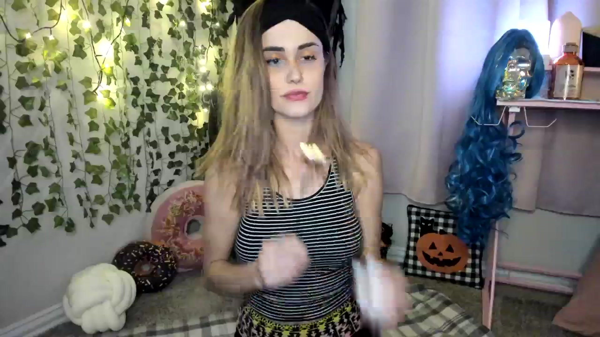 Gallery image thumbnail from HeidiKlumsy's myfreecams stream on, 10/03/2023, 10:01 image 16 of 20