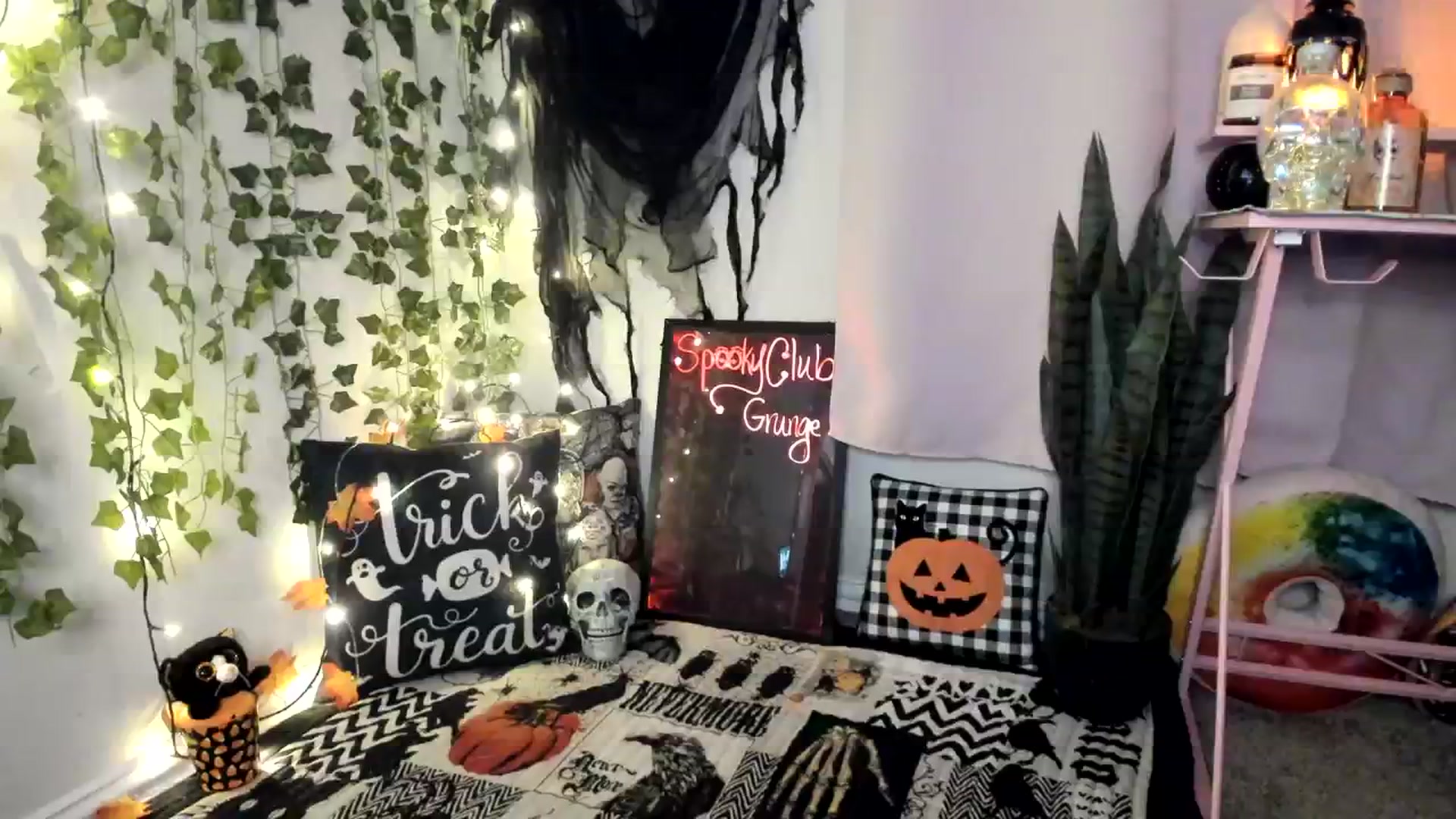 Gallery image thumbnail from HeidiKlumsy's myfreecams stream on, 10/06/2023, 13:30 image 5 of 20