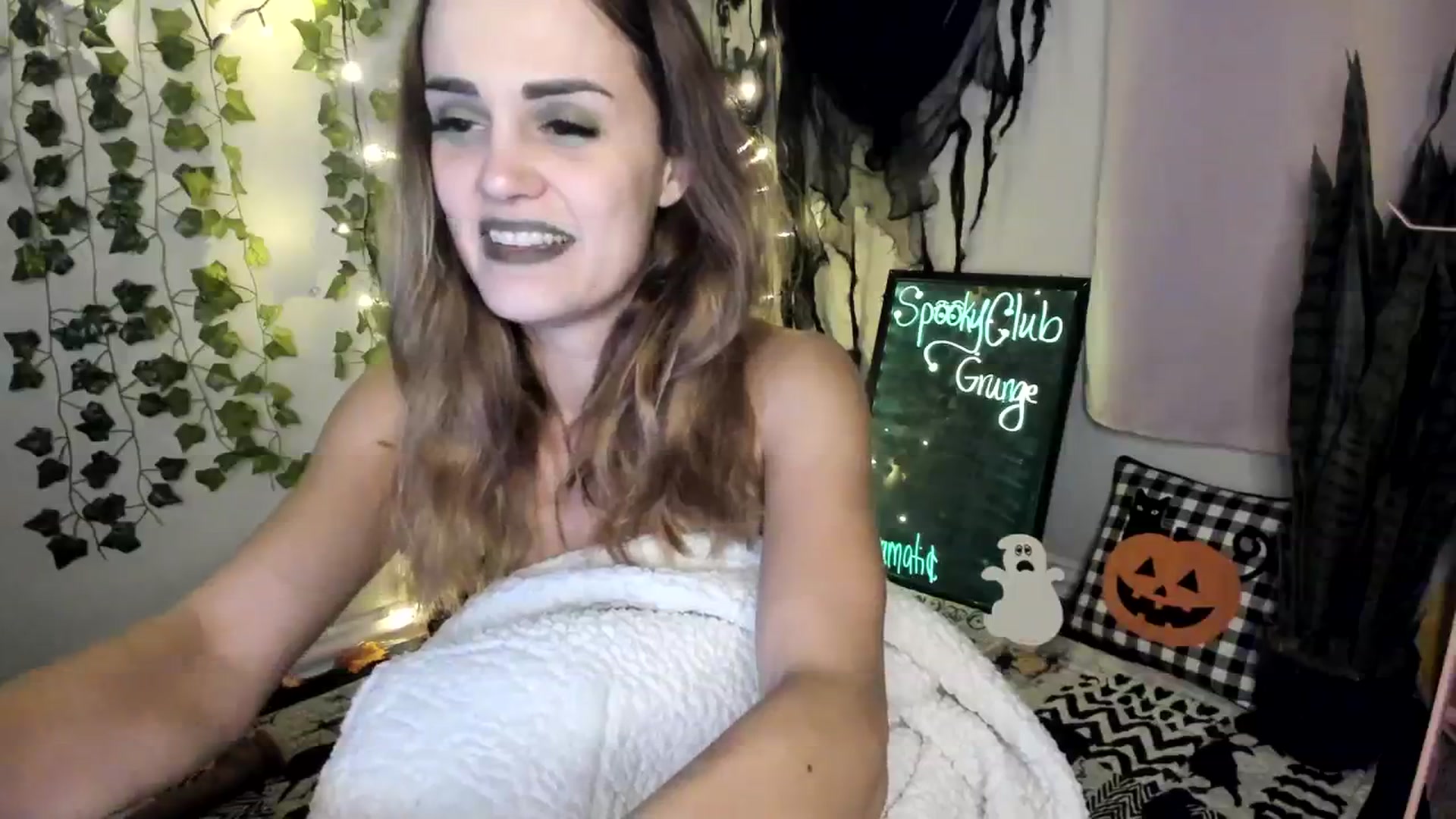 Gallery image thumbnail from HeidiKlumsy's myfreecams stream on, 10/07/2023, 13:00 image 5 of 20