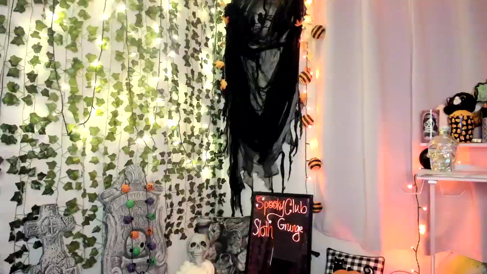 Gallery image thumbnail from HeidiKlumsy's myfreecams stream on, 10/10/2023, 06:31 image 10 of 20