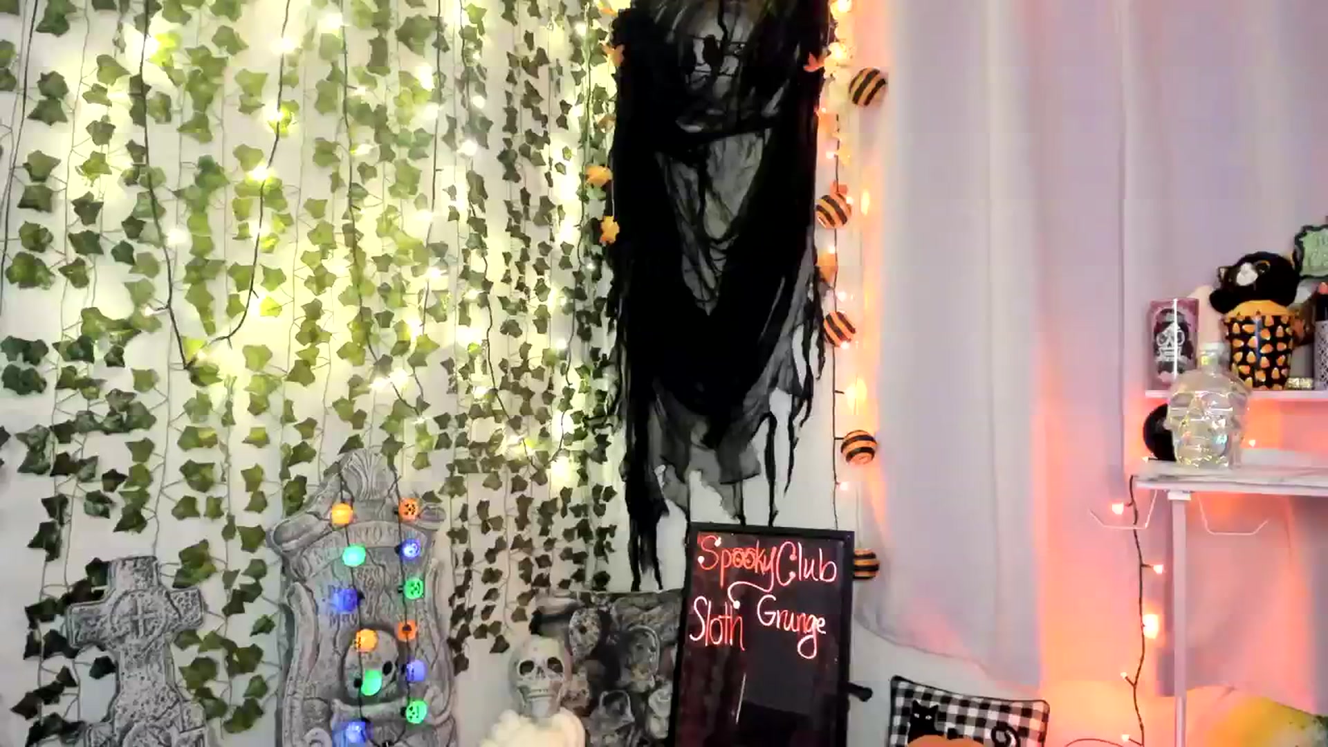 Gallery image thumbnail from HeidiKlumsy's myfreecams stream on, 10/10/2023, 06:31 image 11 of 20
