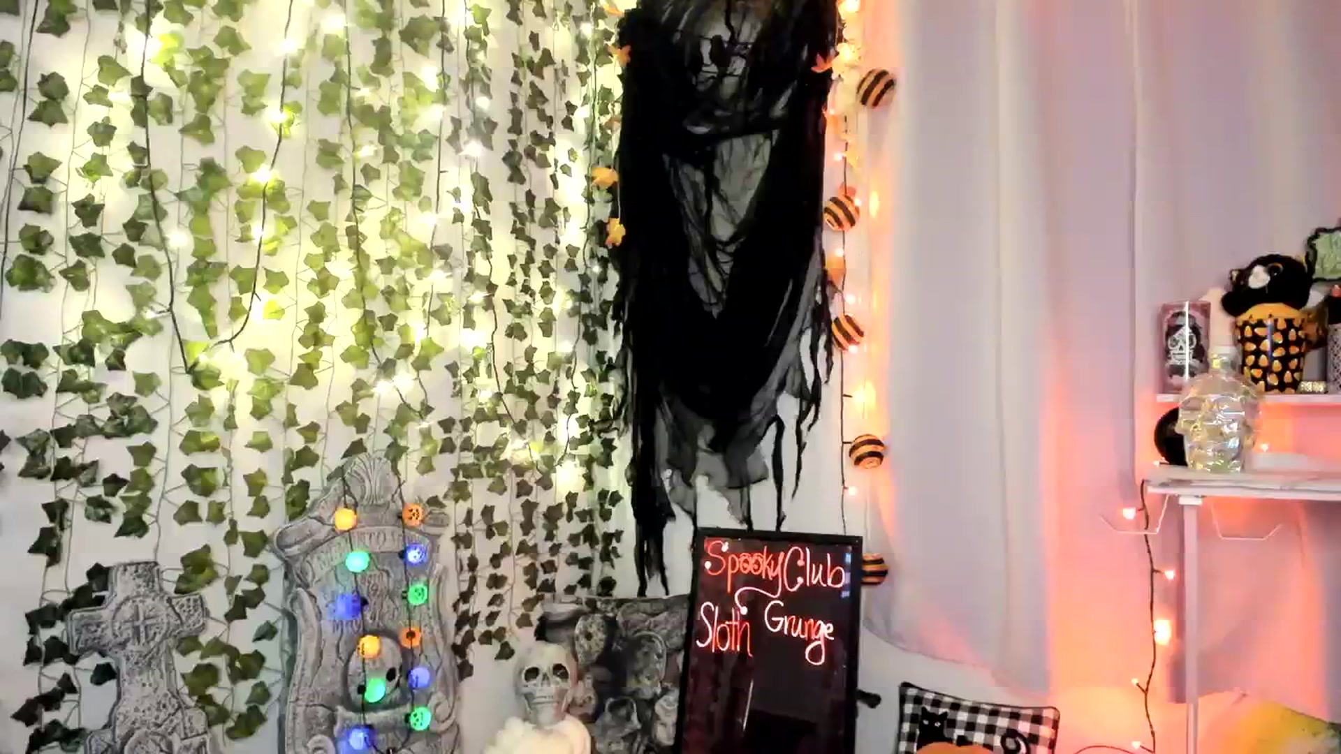 Gallery image thumbnail from HeidiKlumsy's myfreecams stream on, 10/10/2023, 06:31 image 13 of 20