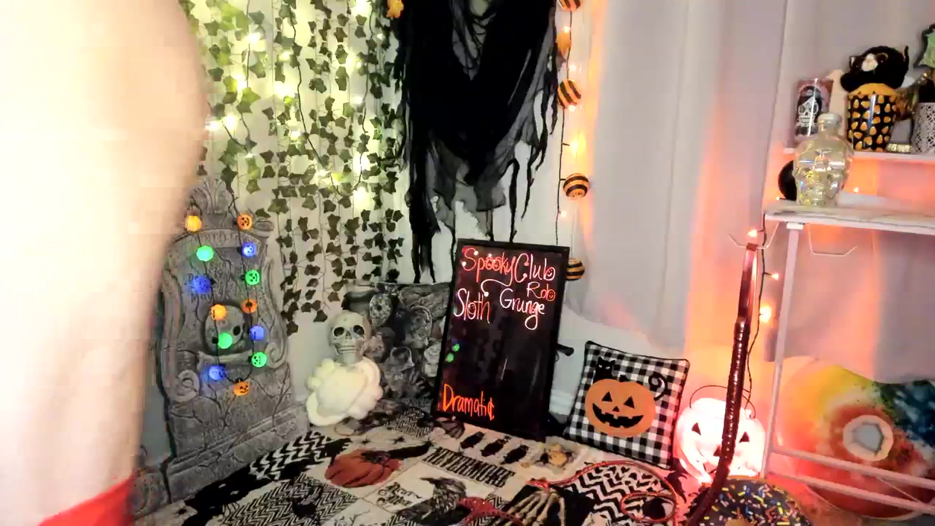 Gallery image thumbnail from HeidiKlumsy's myfreecams stream on, 10/10/2023, 07:35 image 14 of 20