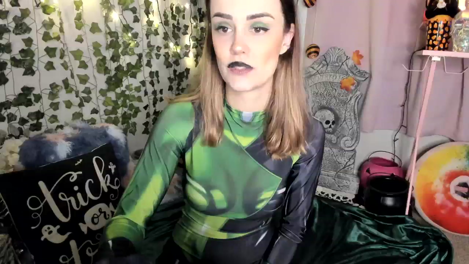 Gallery image thumbnail from HeidiKlumsy's myfreecams stream on, 10/24/2023, 18:16 image 6 of 20