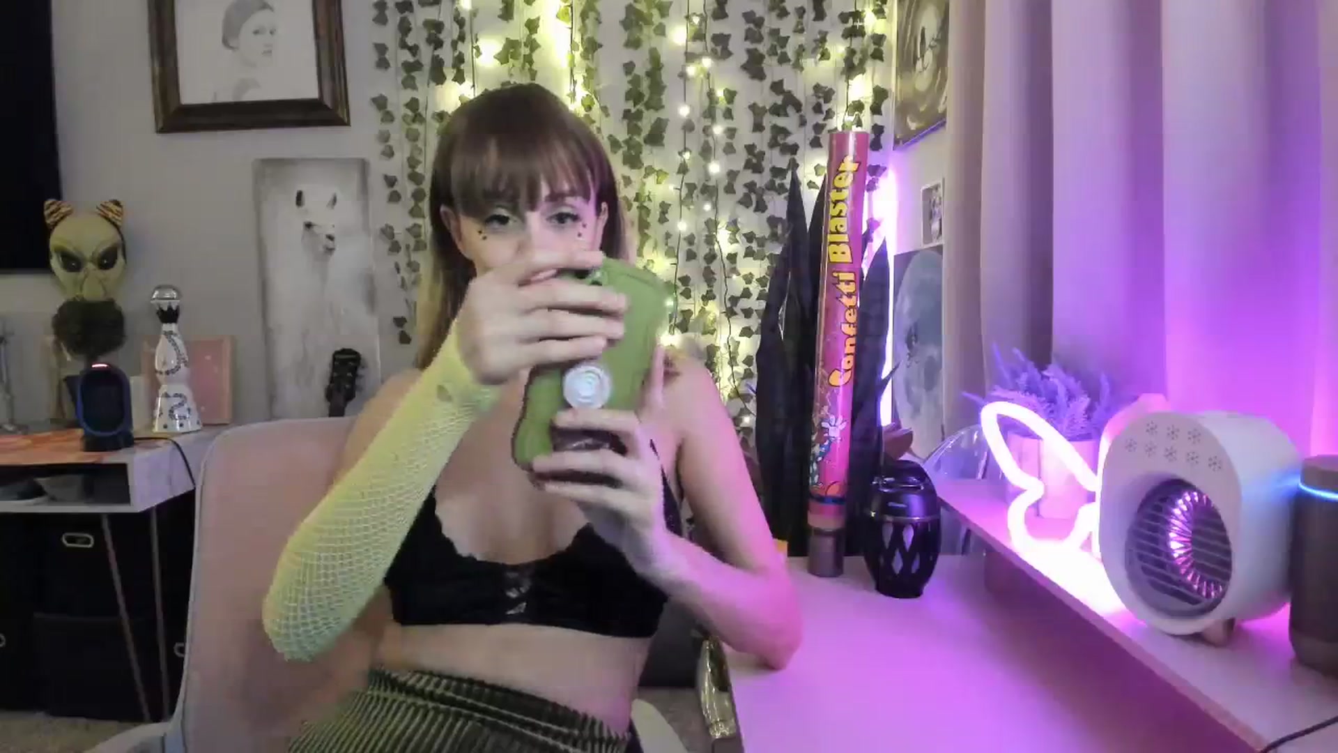 Gallery image thumbnail from HeidiKlumsy's myfreecams stream on, 11/15/2023, 05:44 image 20 of 20
