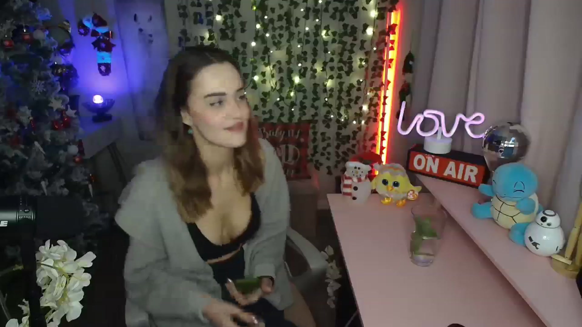Gallery image thumbnail from HeidiKlumsy's myfreecams stream on, 12/13/2023, 03:43 image 14 of 20