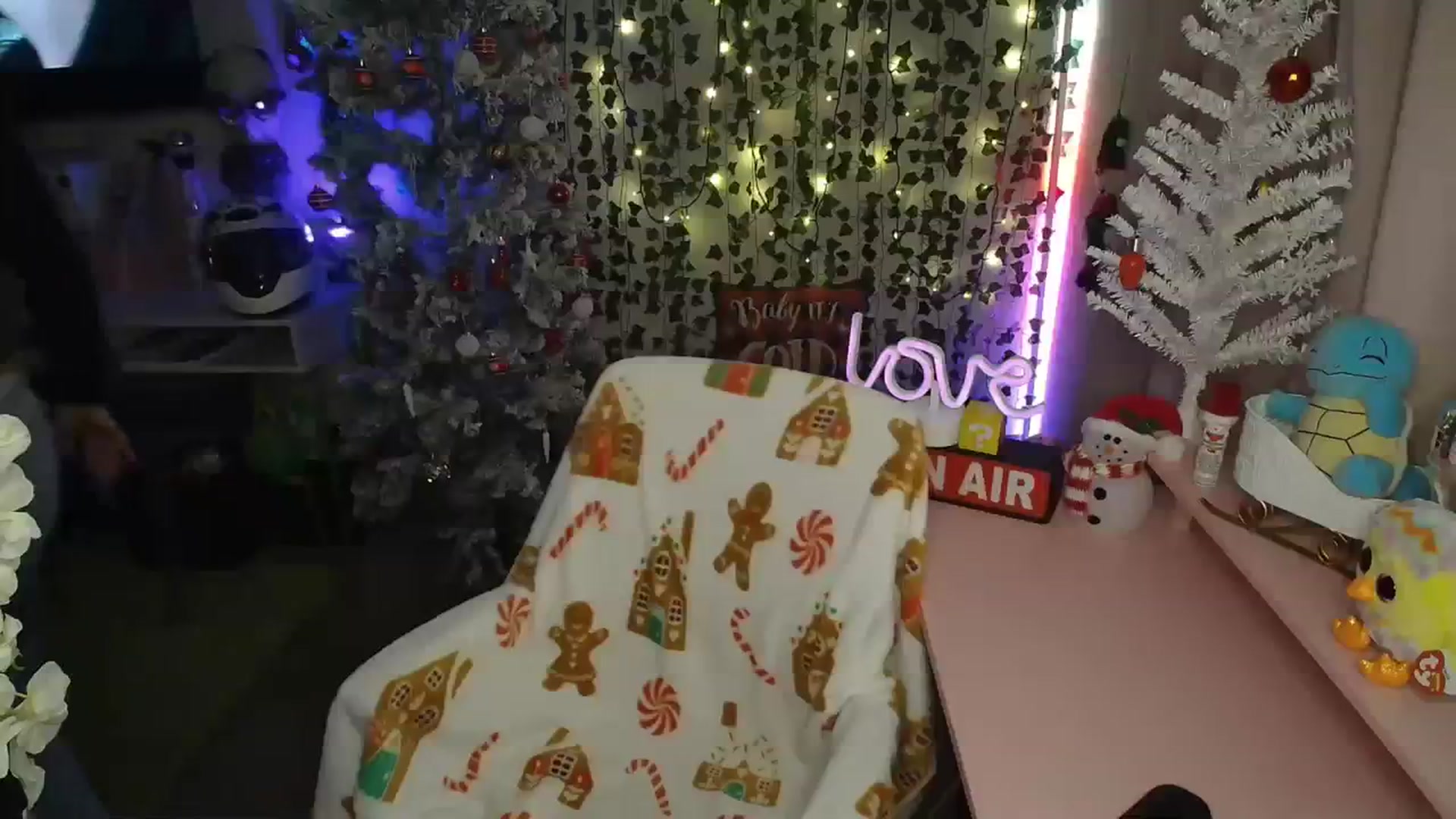 Gallery image thumbnail from HeidiKlumsy's myfreecams stream on, 12/13/2023, 22:40 image 1 of 20