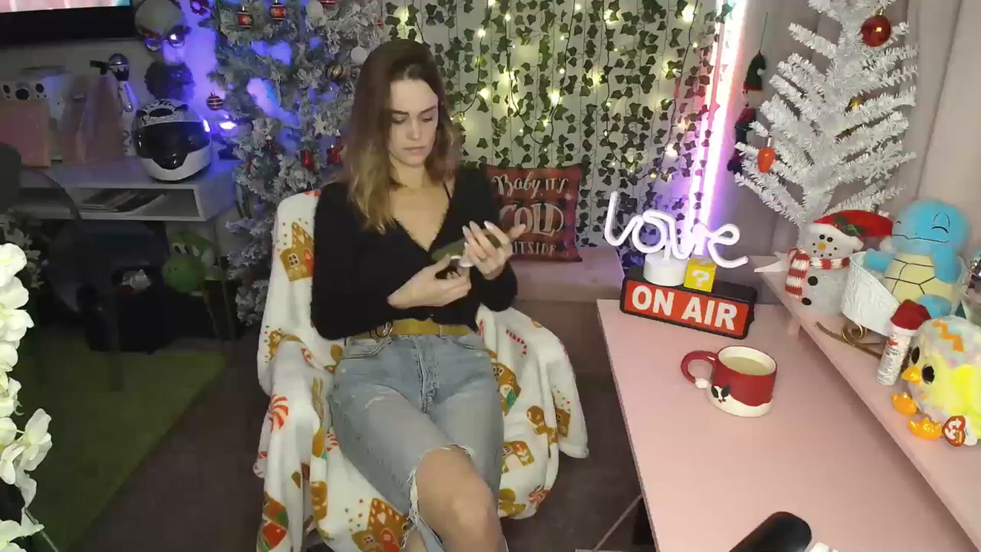 Gallery image thumbnail from HeidiKlumsy's myfreecams stream on, 12/13/2023, 22:40 image 7 of 20