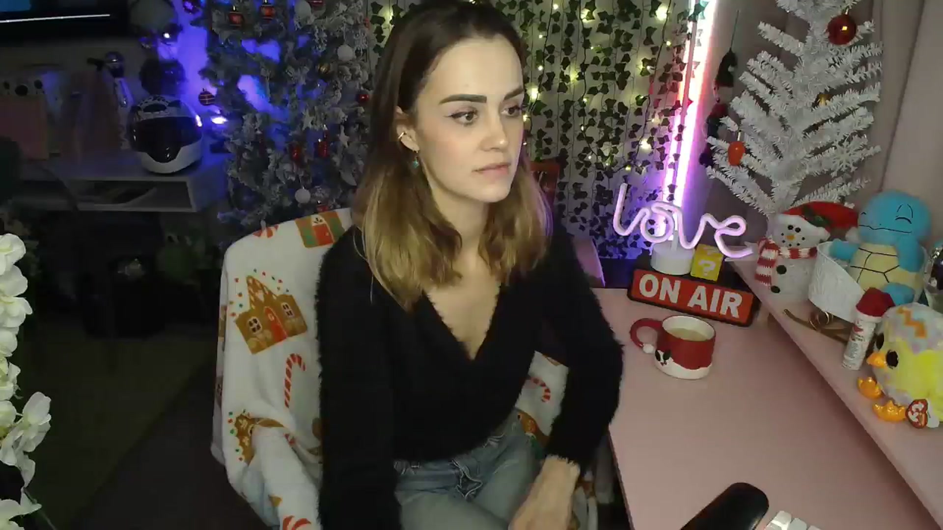 Gallery image thumbnail from HeidiKlumsy's myfreecams stream on, 12/13/2023, 22:40 image 19 of 20