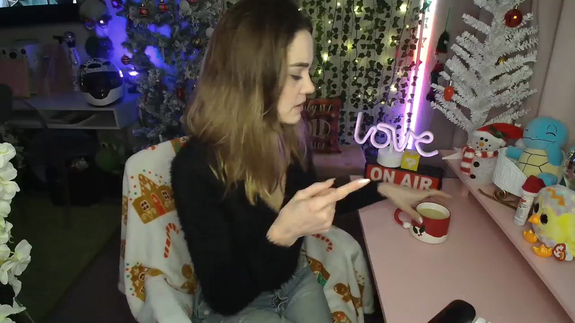 Gallery image thumbnail from HeidiKlumsy's myfreecams stream on, 12/13/2023, 22:40 image 6 of 20