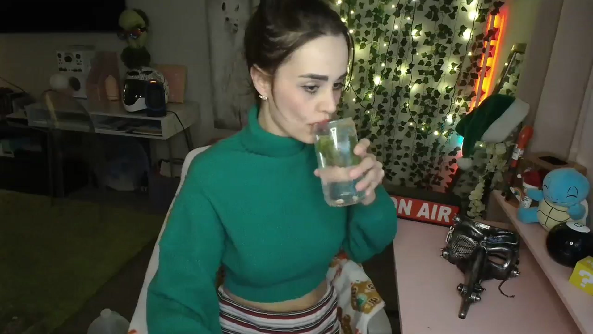 Gallery image thumbnail from HeidiKlumsy's myfreecams stream on, 12/19/2023, 08:27 image 19 of 20