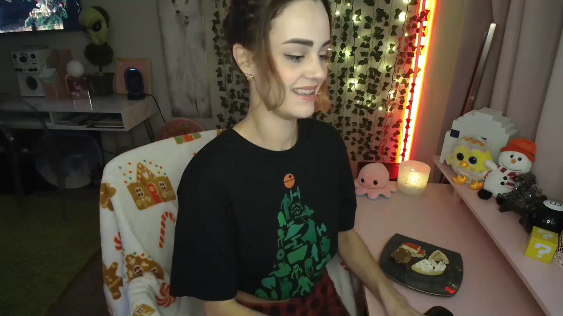 Gallery image thumbnail from HeidiKlumsy's myfreecams stream on, 12/25/2023, 07:51 image 2 of 20
