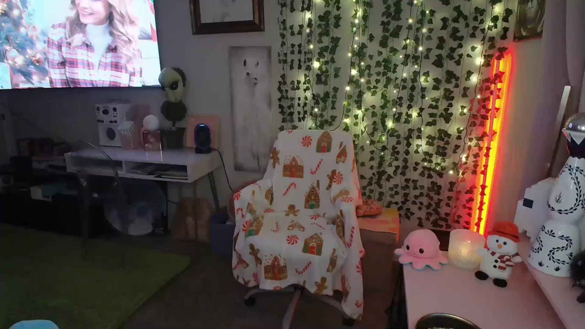 Gallery image thumbnail from HeidiKlumsy's myfreecams stream on, 12/25/2023, 07:51 image 17 of 20