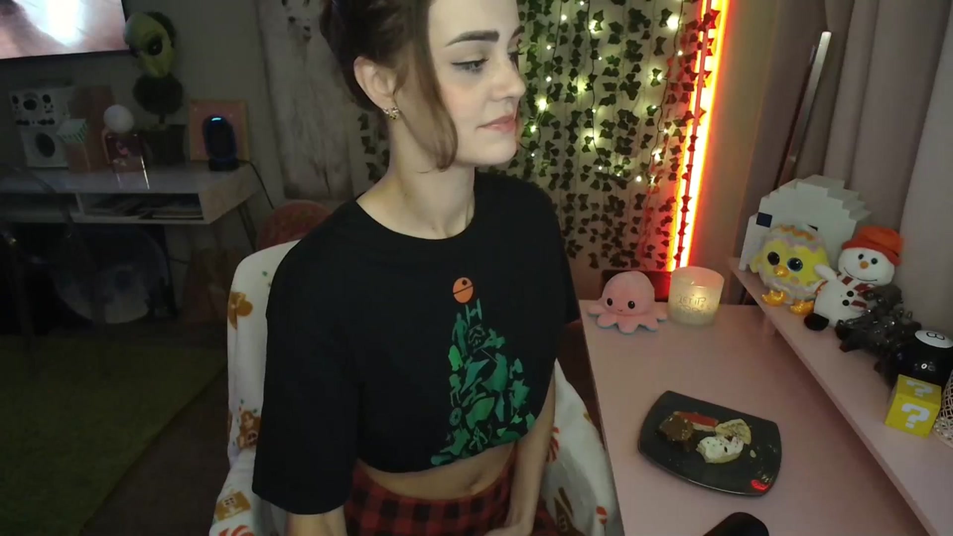 Gallery image thumbnail from HeidiKlumsy's myfreecams stream on, 12/25/2023, 07:51 image 3 of 20