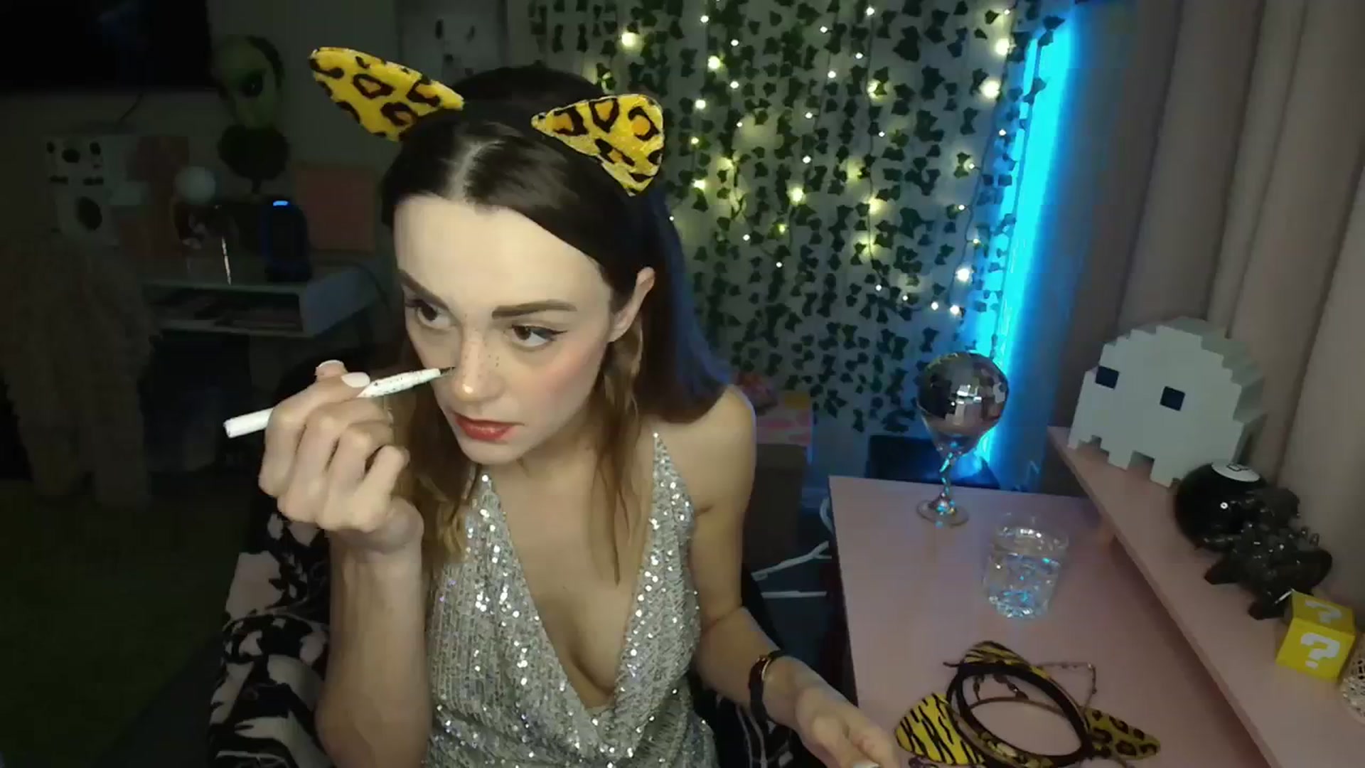Gallery image thumbnail from HeidiKlumsy's myfreecams stream on, 01/01/2024, 24:27 image 6 of 20