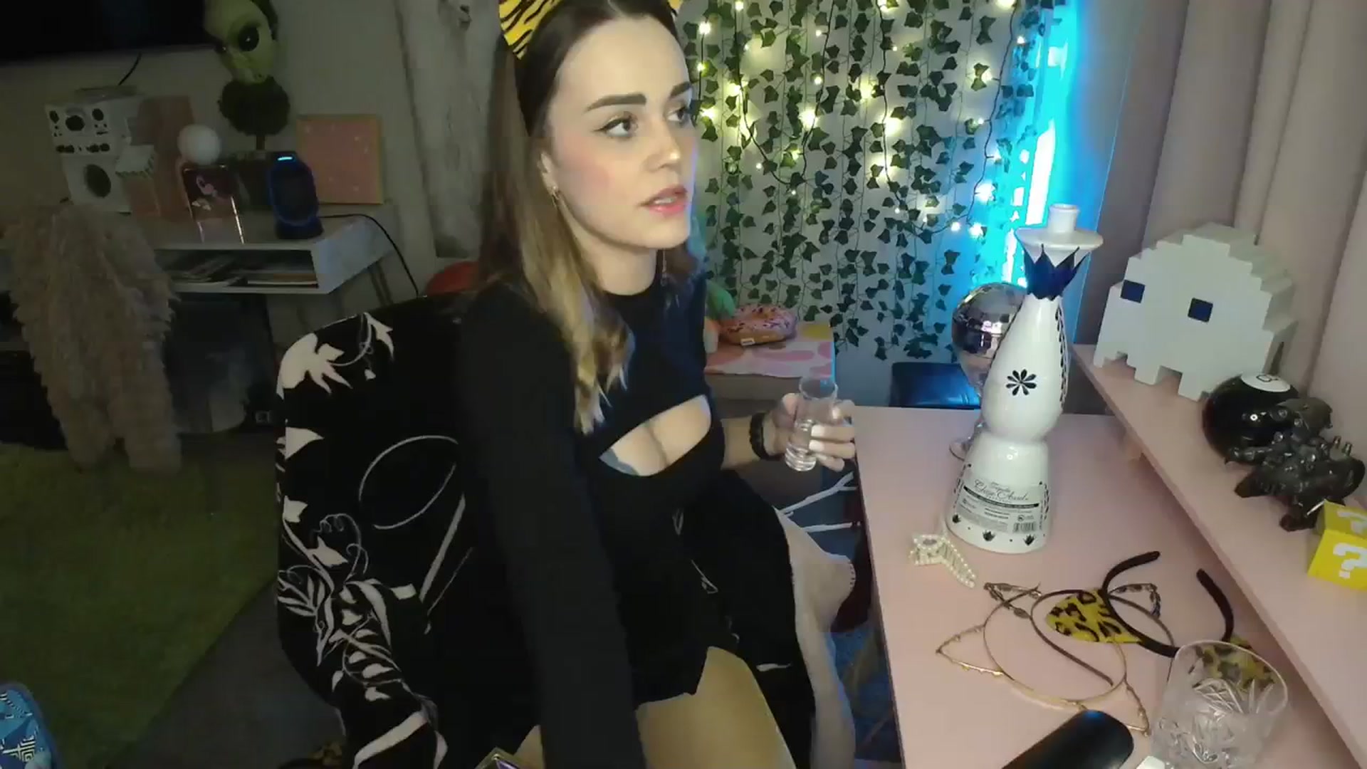 Gallery image thumbnail from HeidiKlumsy's myfreecams stream on, 01/01/2024, 02:45 image 11 of 20
