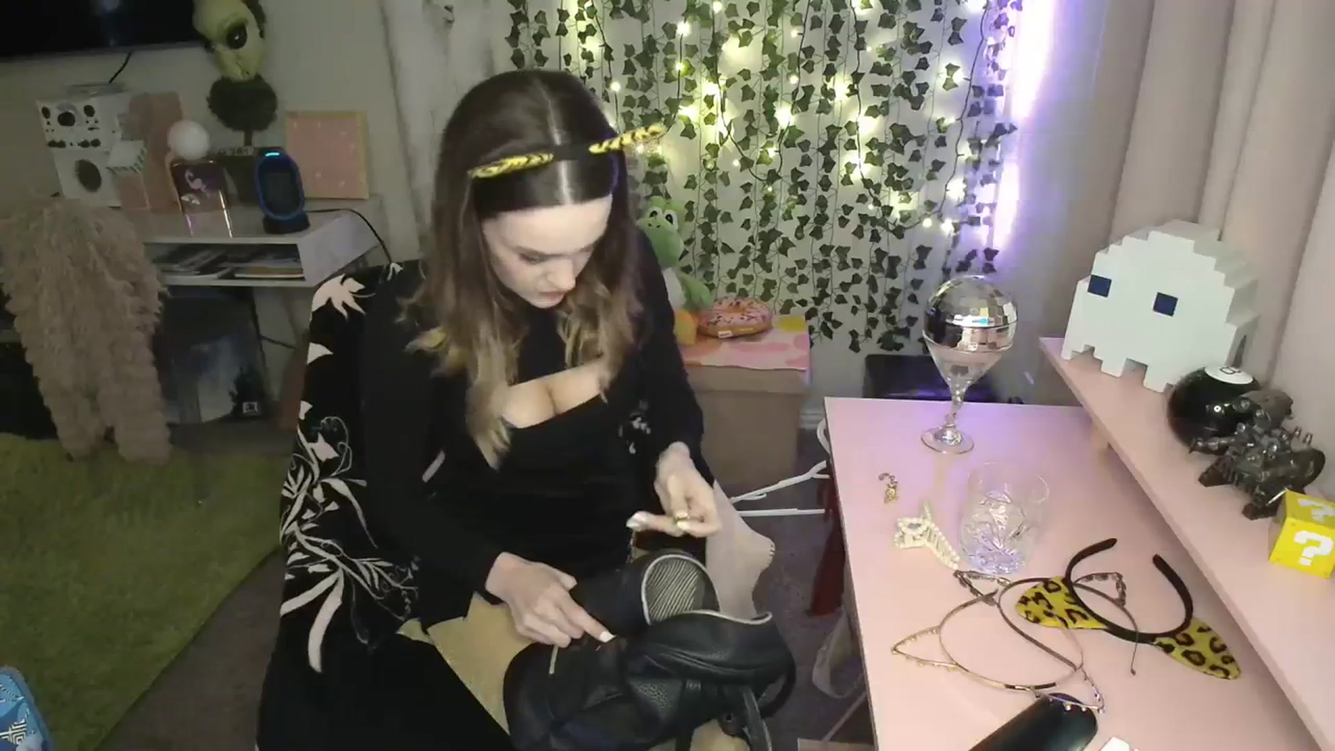 Gallery image thumbnail from HeidiKlumsy's myfreecams stream on, 01/01/2024, 02:45 image 5 of 20