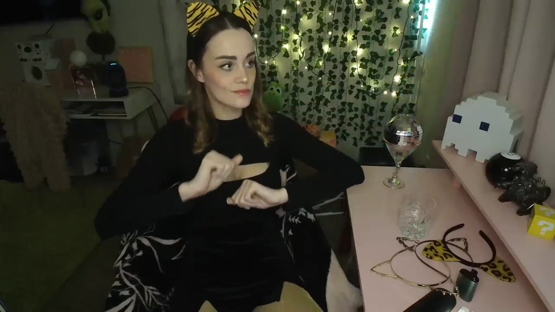 Gallery image thumbnail from HeidiKlumsy's myfreecams stream on, 01/01/2024, 02:45 image 3 of 20