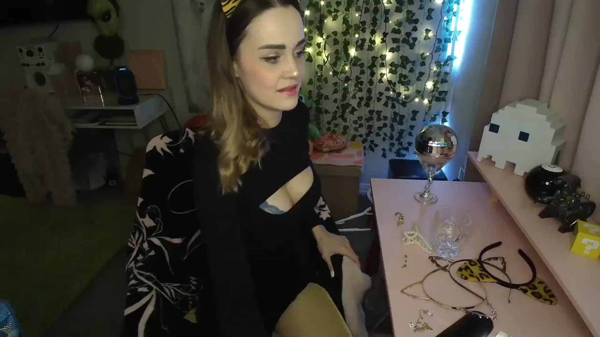 Gallery image thumbnail from HeidiKlumsy's myfreecams stream on, 01/01/2024, 02:45 image 6 of 20
