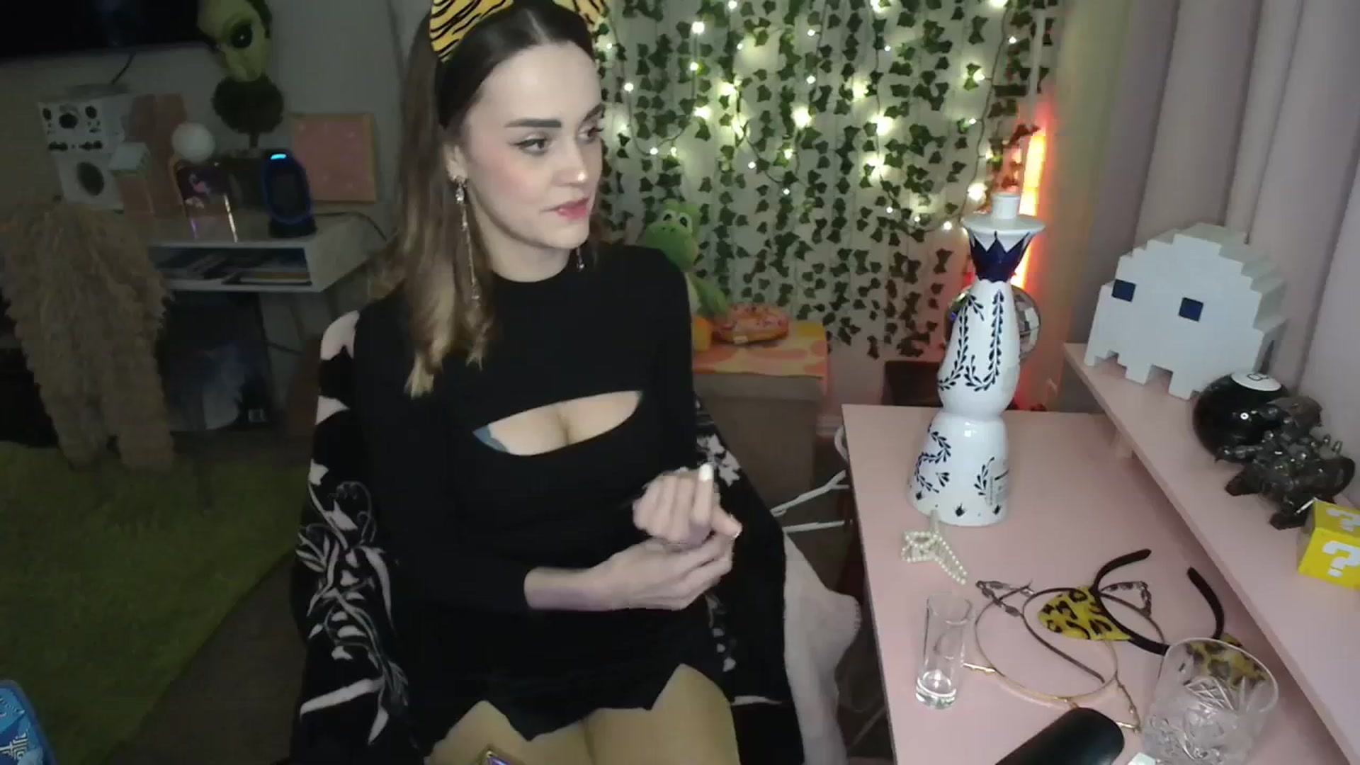 Gallery image thumbnail from HeidiKlumsy's myfreecams stream on, 01/01/2024, 02:45 image 10 of 20