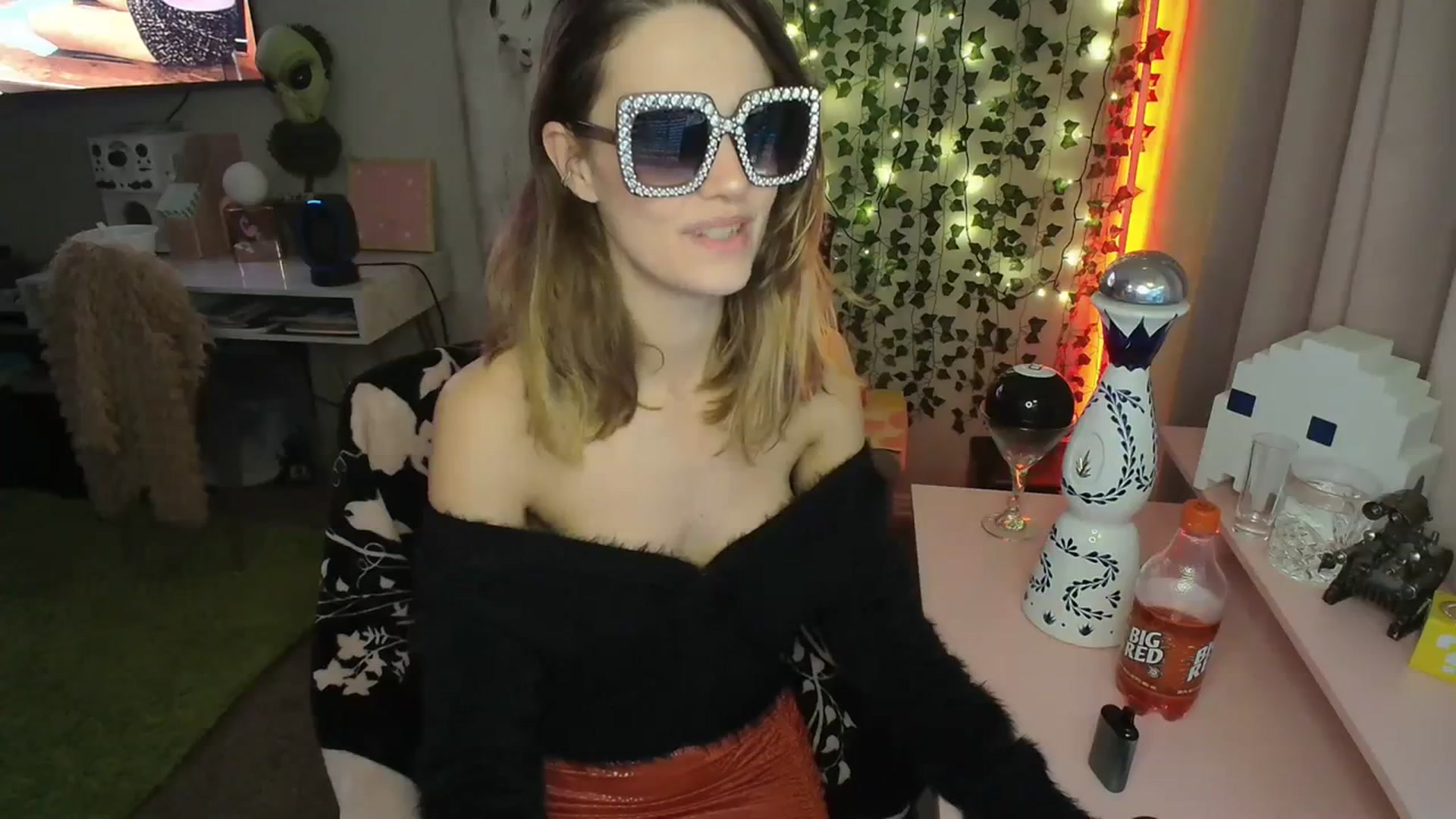 Gallery image thumbnail from HeidiKlumsy's myfreecams stream on, 01/02/2024, 05:04 image 3 of 20